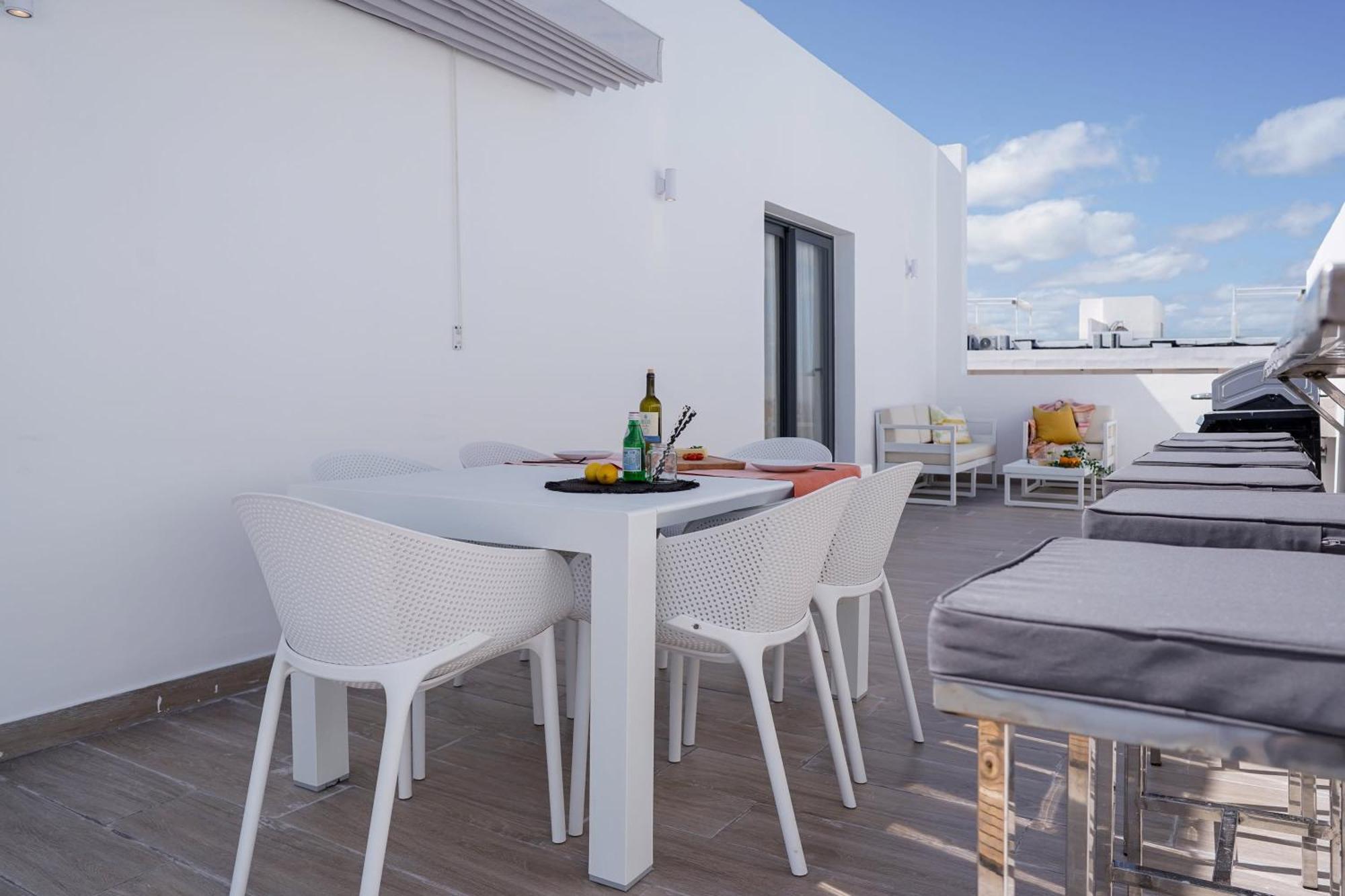 Fantastic New Penthouse W Rooftop Picuzzi Apartment