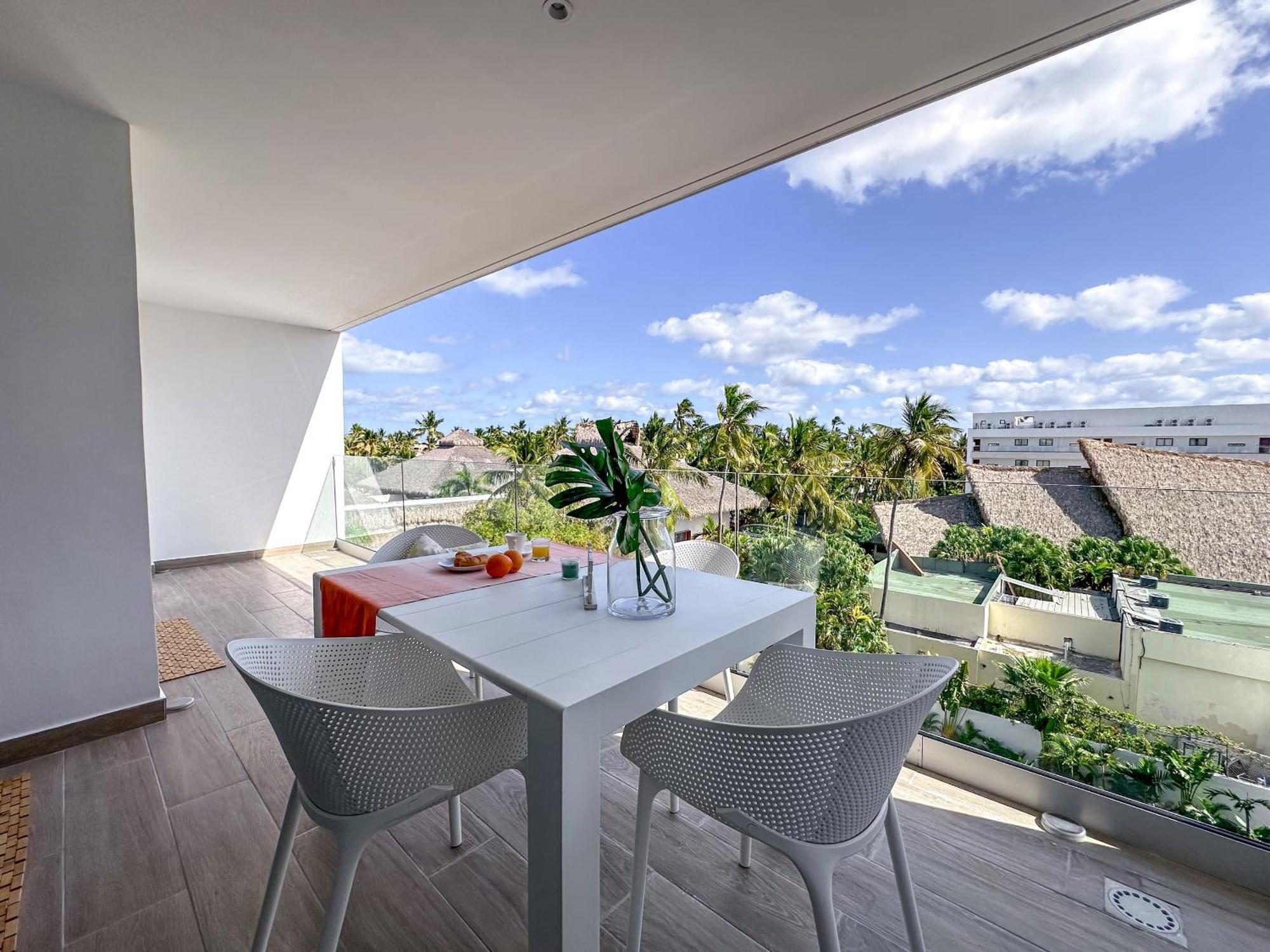 Fantastic New Penthouse W Rooftop Picuzzi Apartment