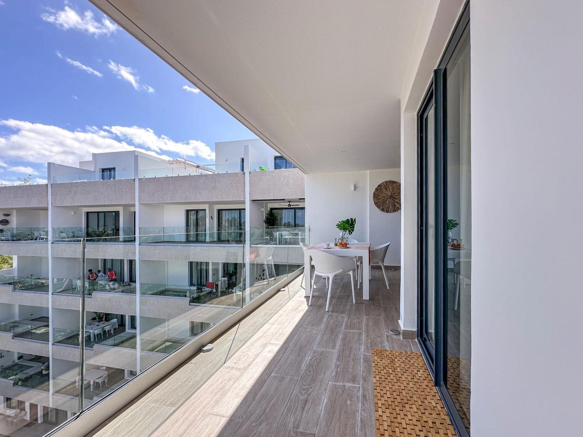 Fantastic New Penthouse W Rooftop Picuzzi