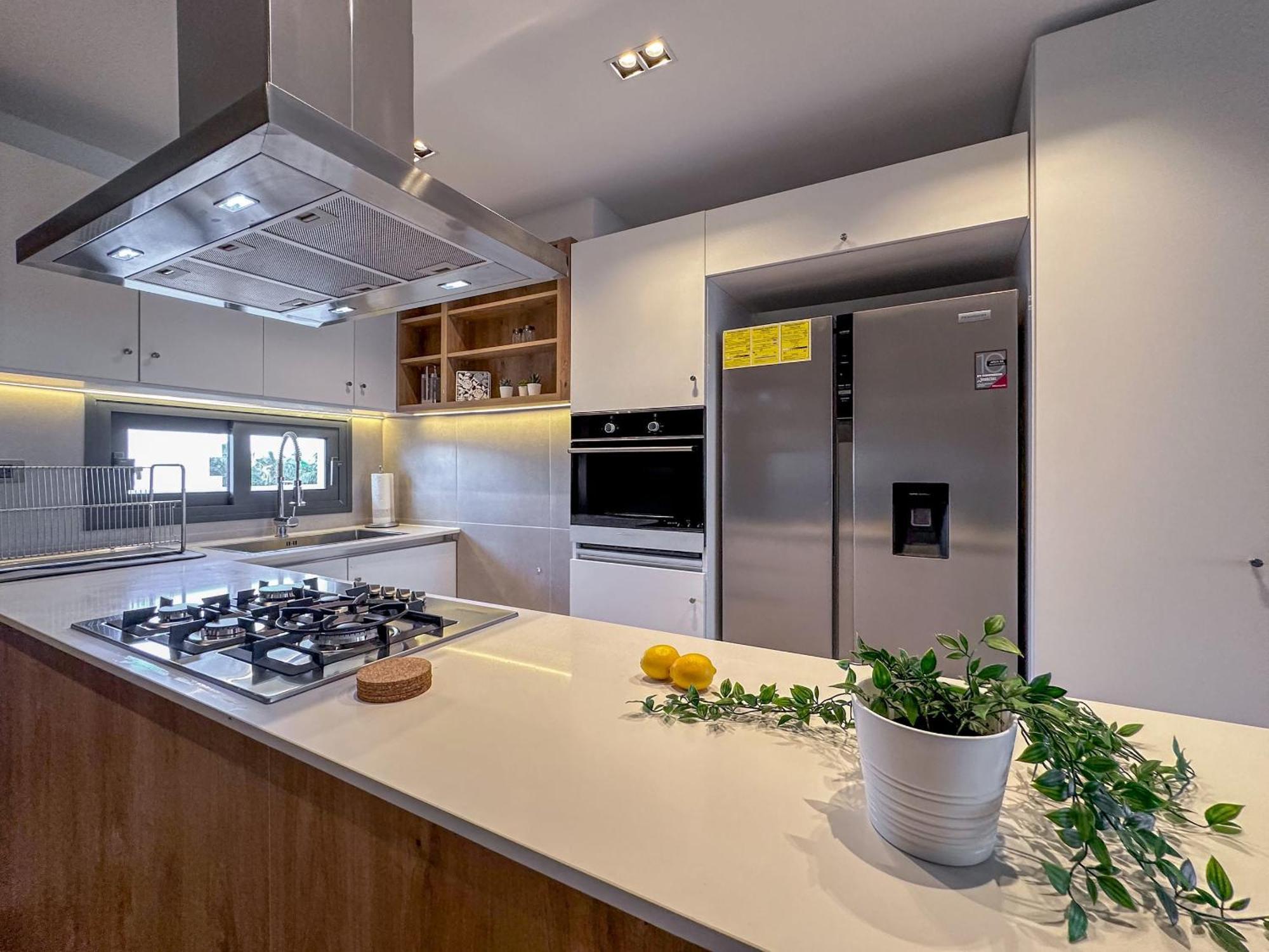 Fantastic New Penthouse W Rooftop Picuzzi Apartment *