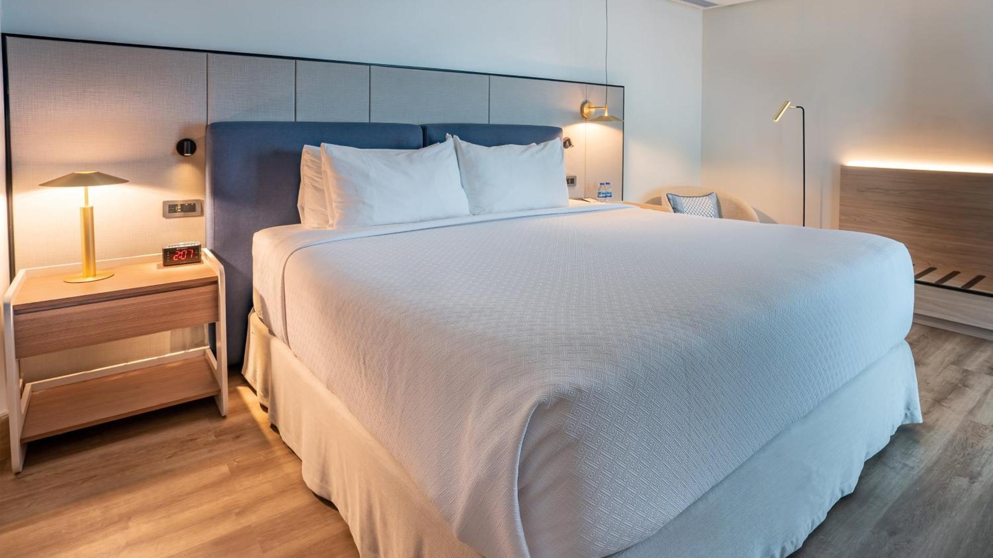Crowne Plaza By Ihg Hotel