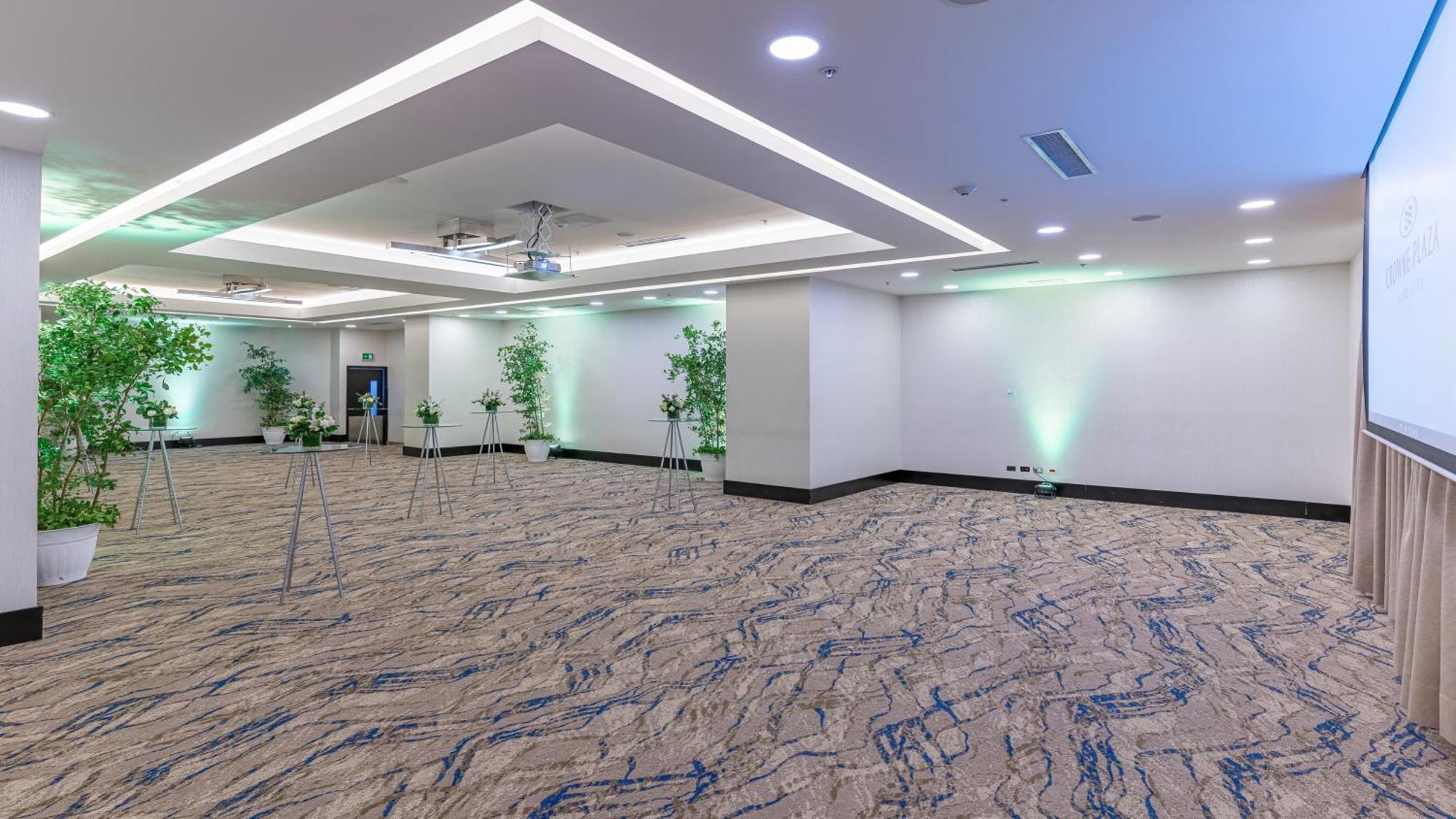 Crowne Plaza By Ihg 5*
