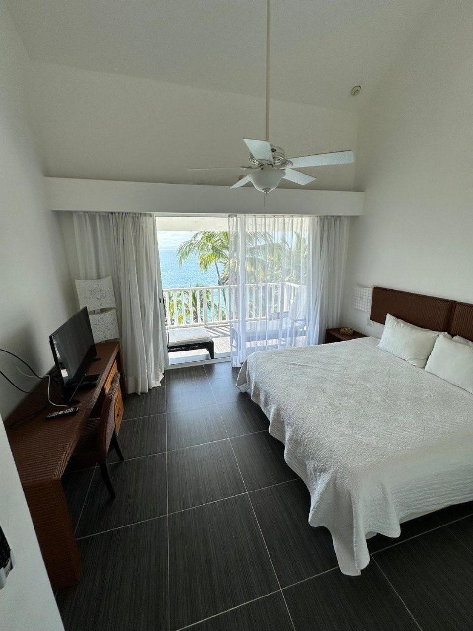 Vista Mare Spectacular Ocean View Floor 1-bedroom Condo, Aparthotel *