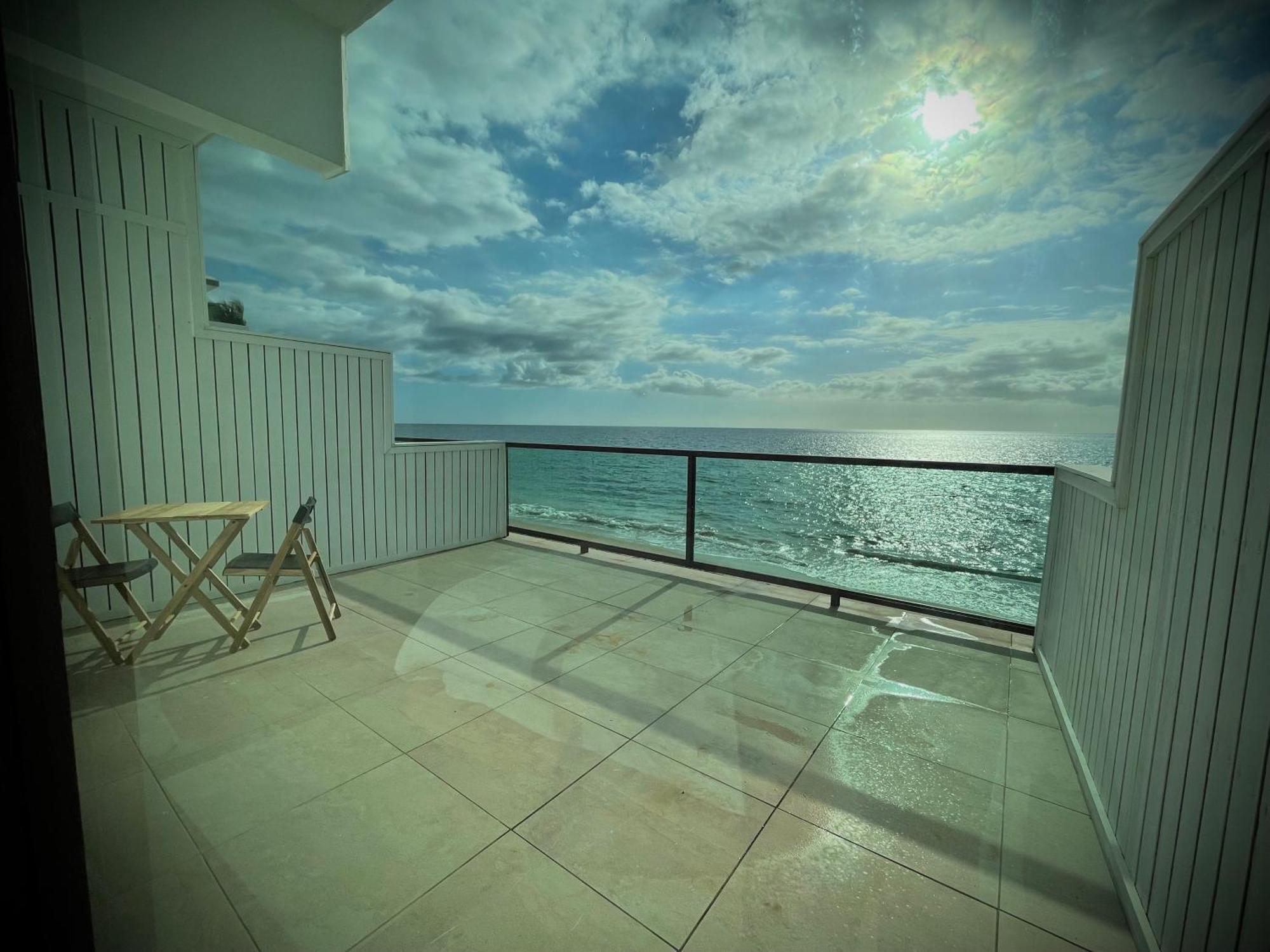 1 Corcega Beachfront *