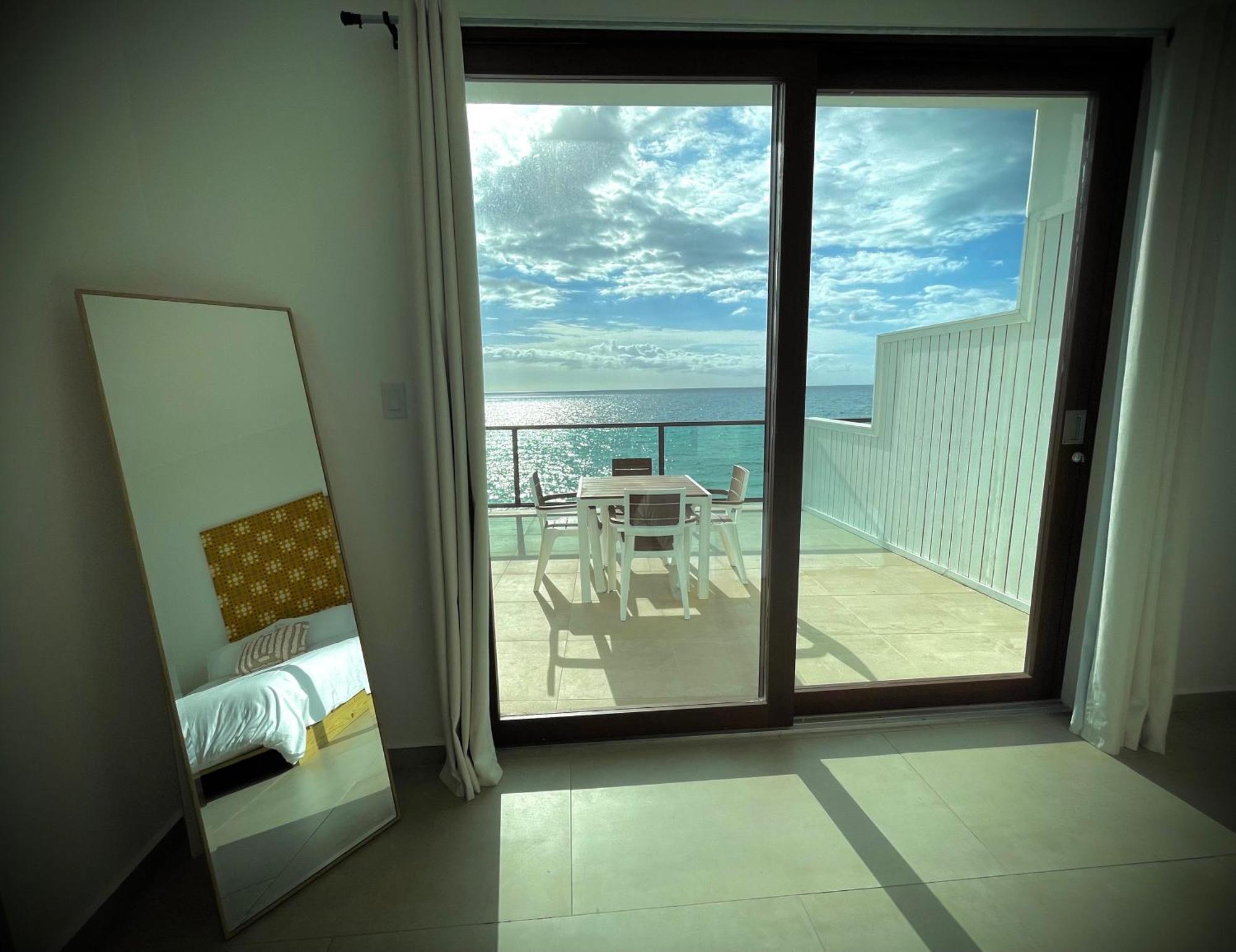 1 Corcega Beachfront Guest house