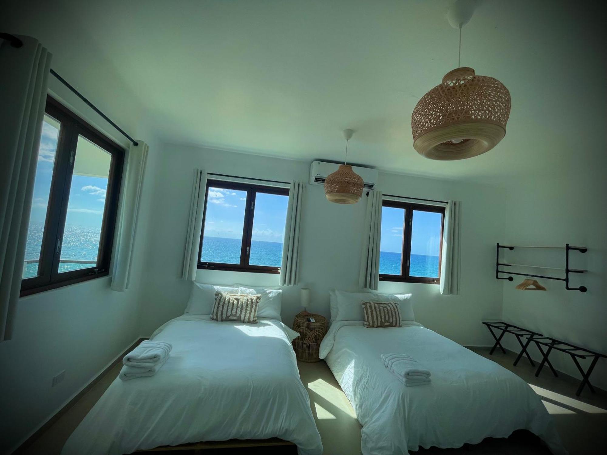 1 Corcega Beachfront Guest house *