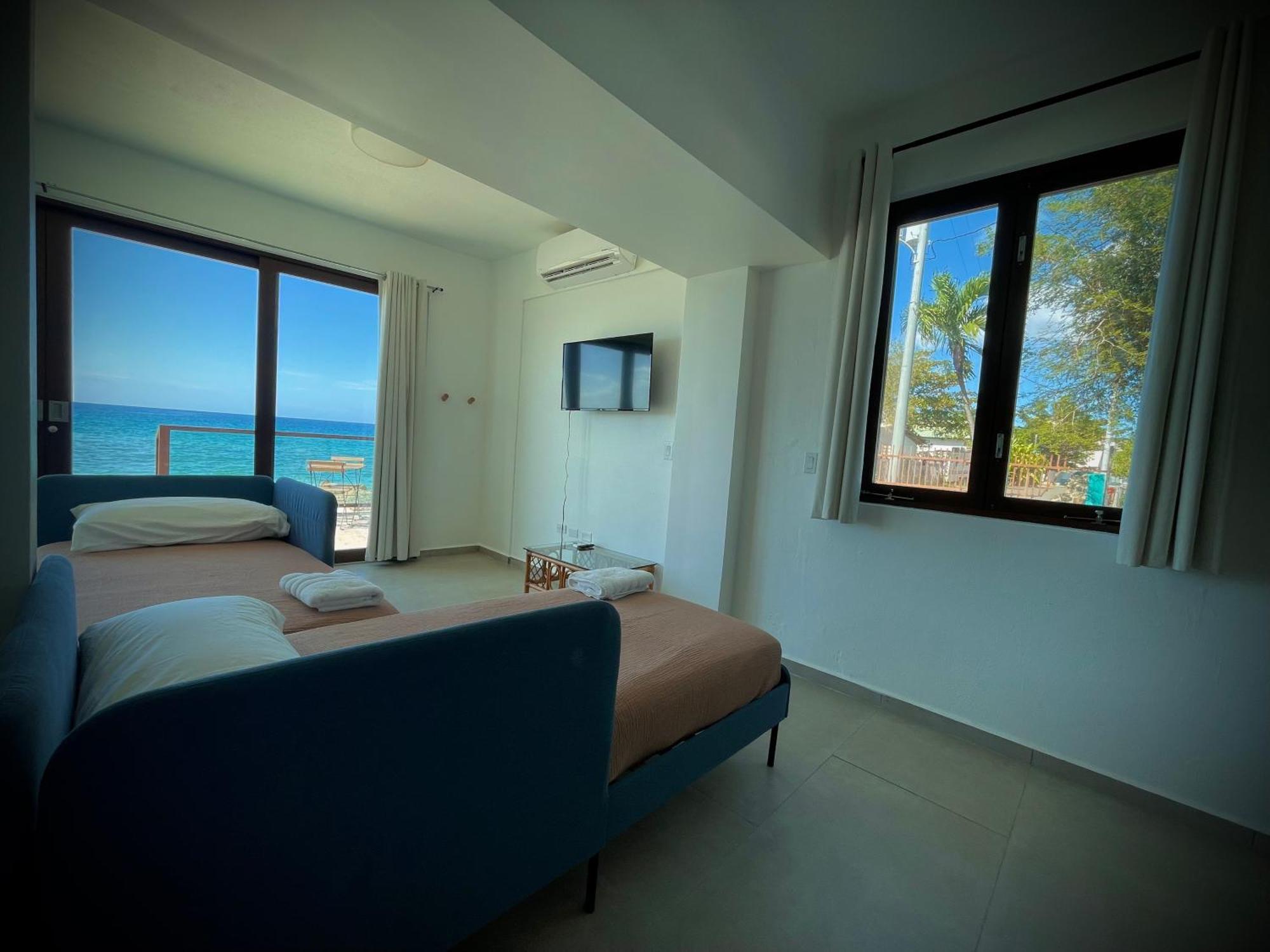 Guest house 1 Corcega Beachfront *