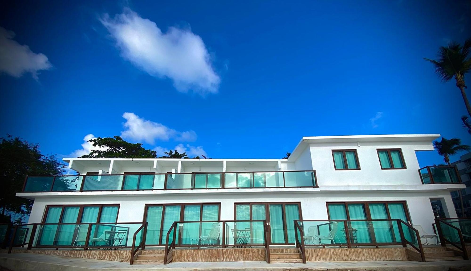 1 Corcega Beachfront *
