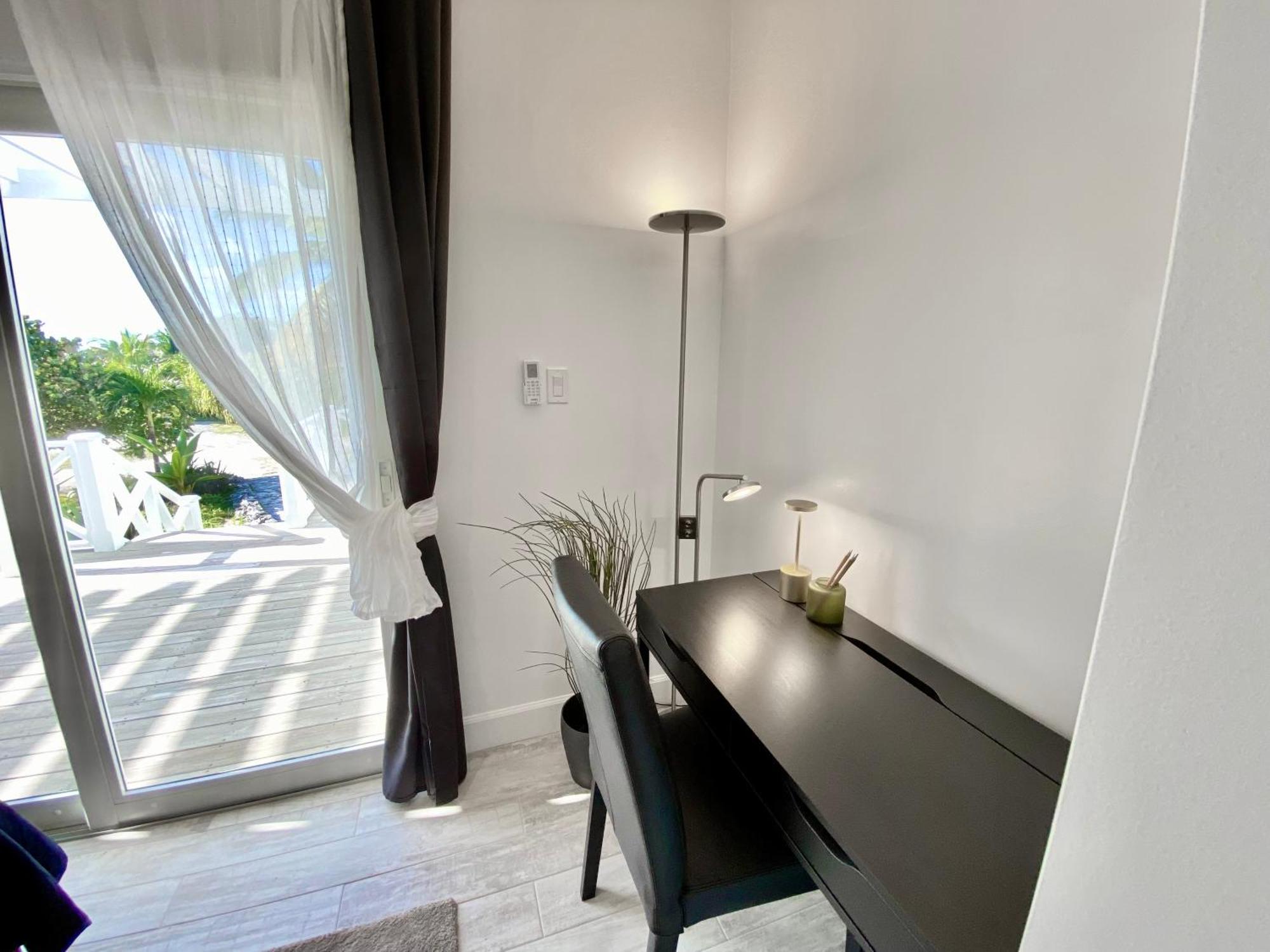 Eleuthera Retreat - & On Pink Beachfront Guest house *