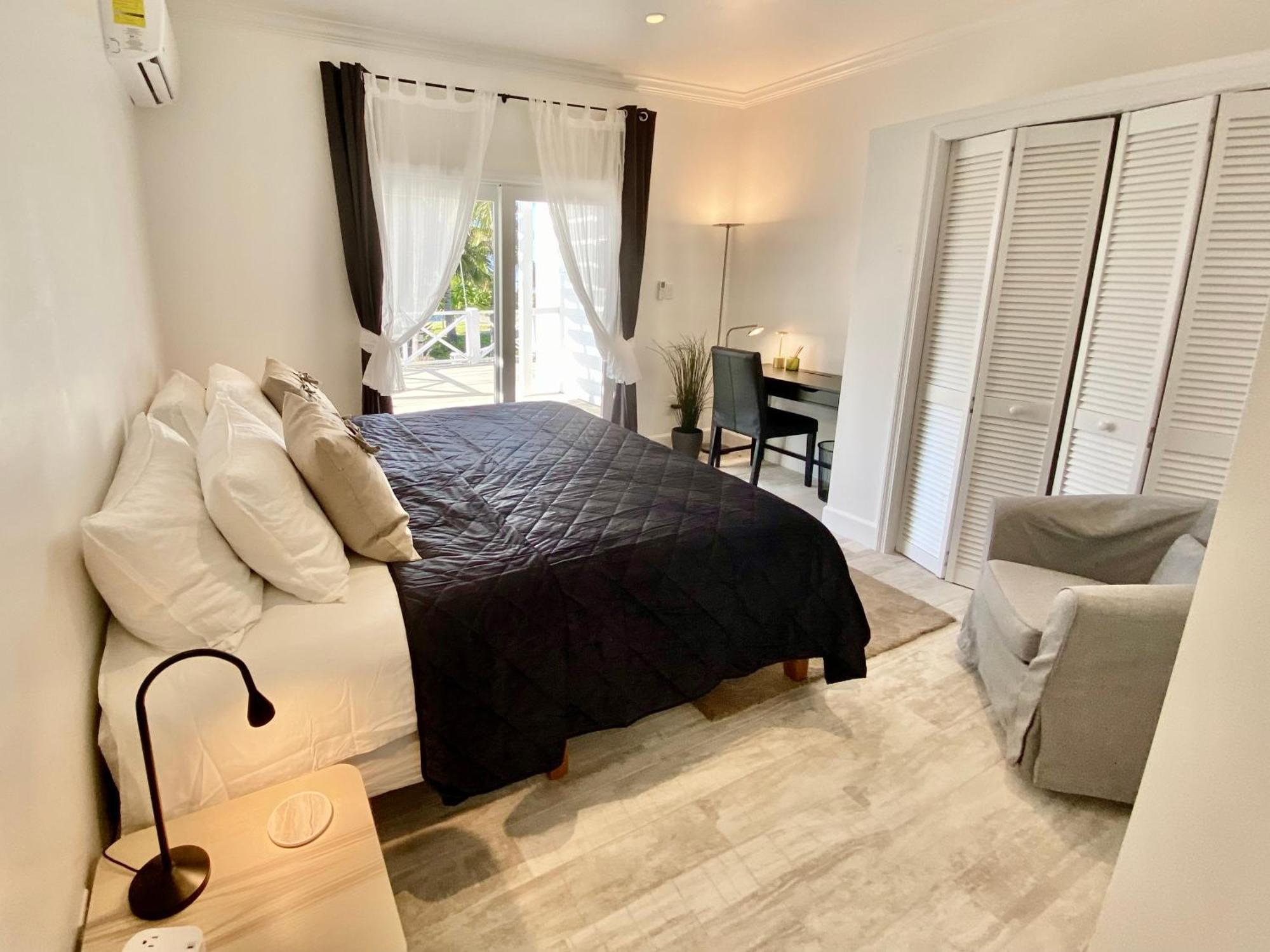 Guest house Eleuthera Retreat - & On Pink Beachfront