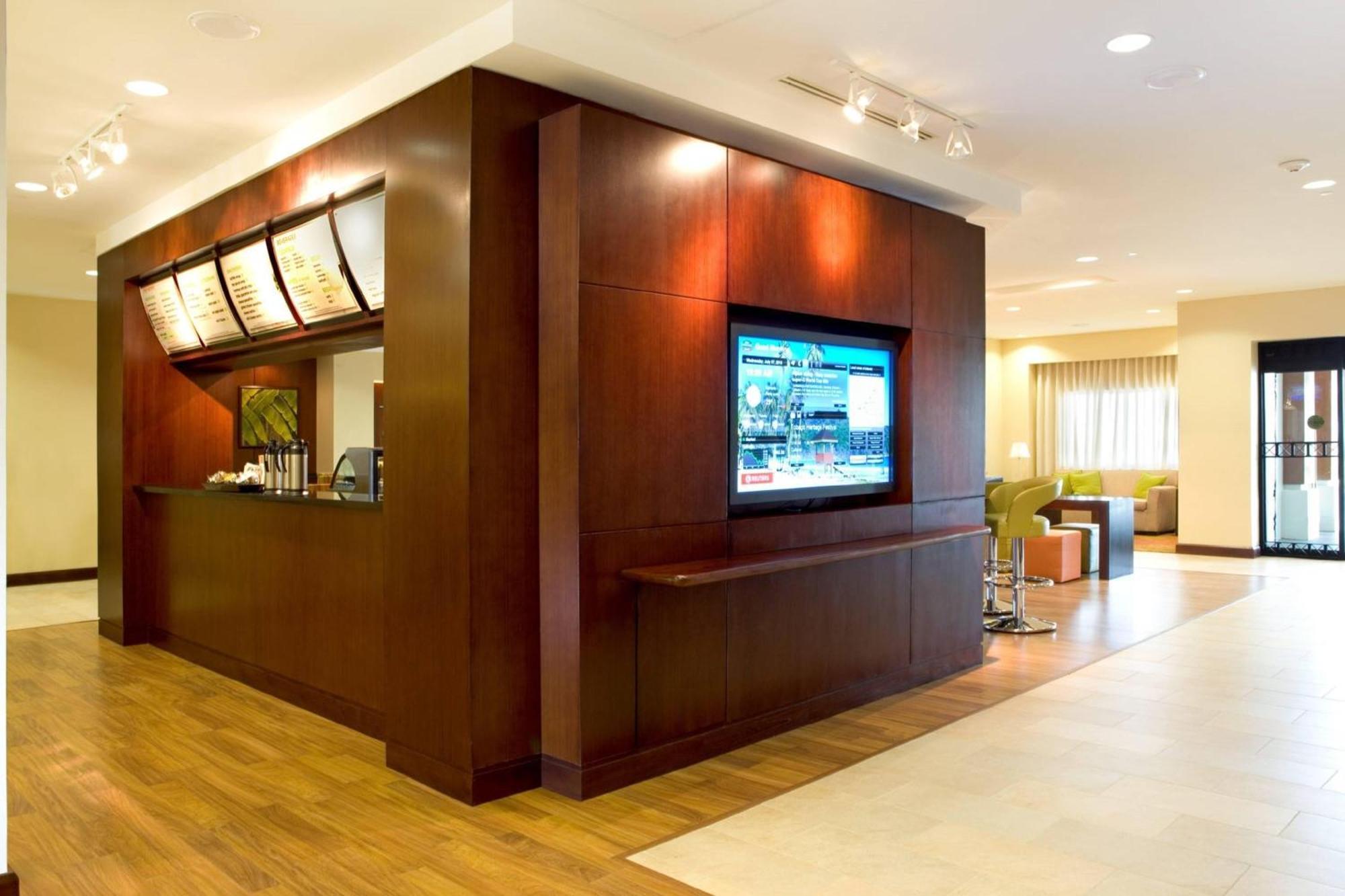 Courtyard By Marriott Hotel