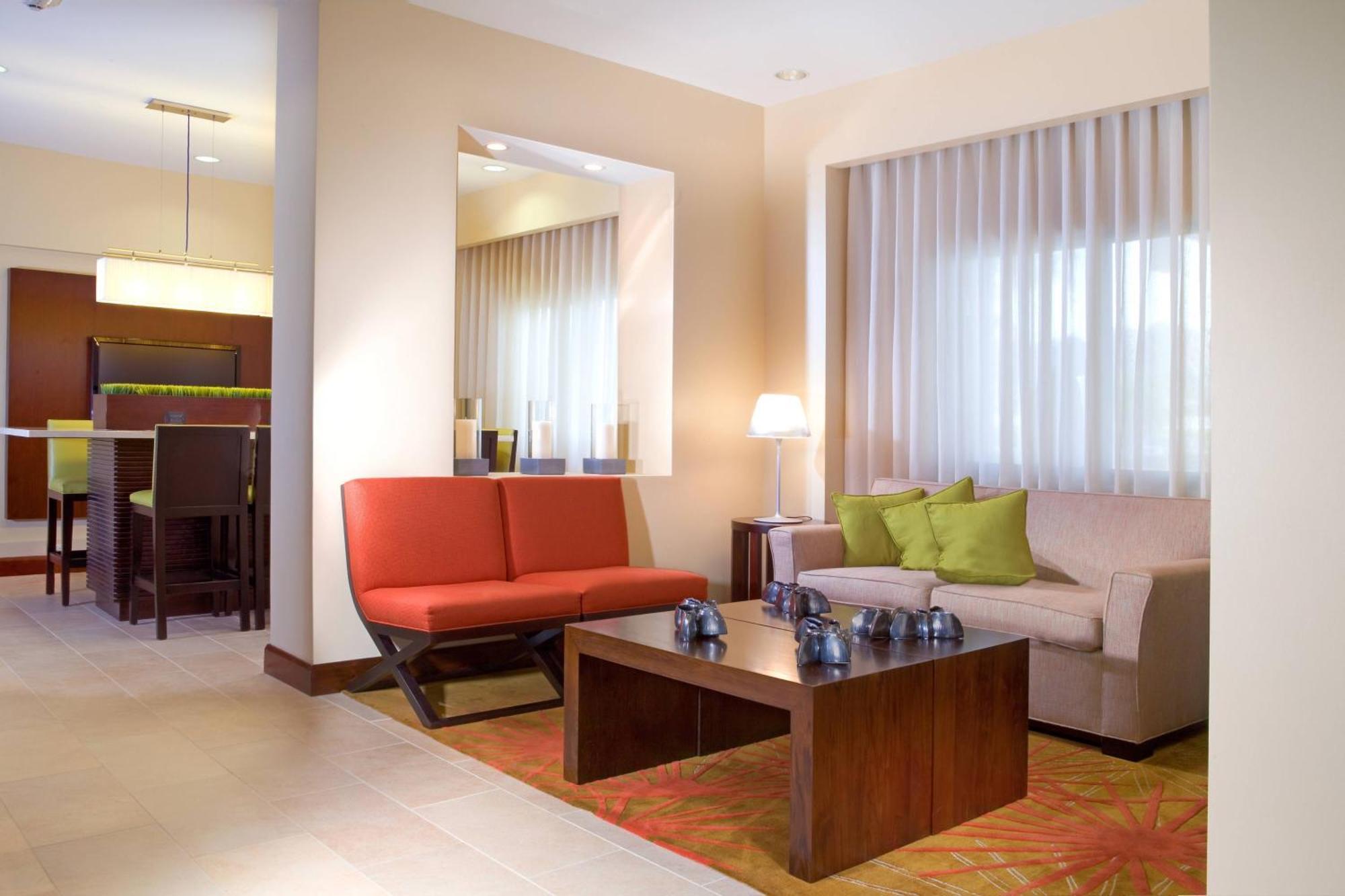 Courtyard By Marriott Hotel
