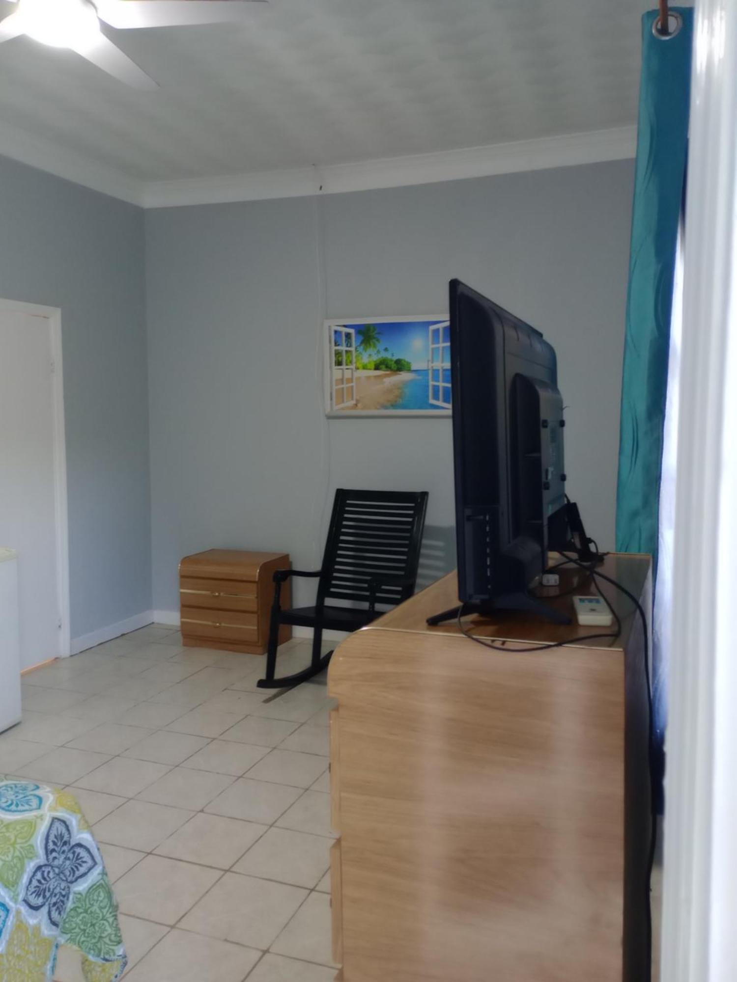 Surfers Manor Hotel Gregory Town