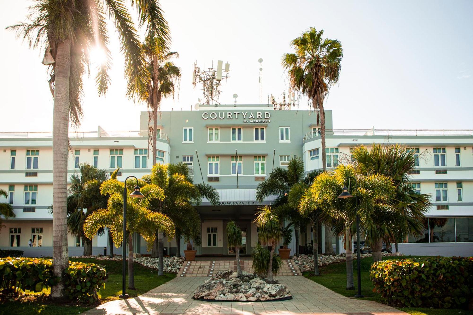 Courtyard Hotel 3*