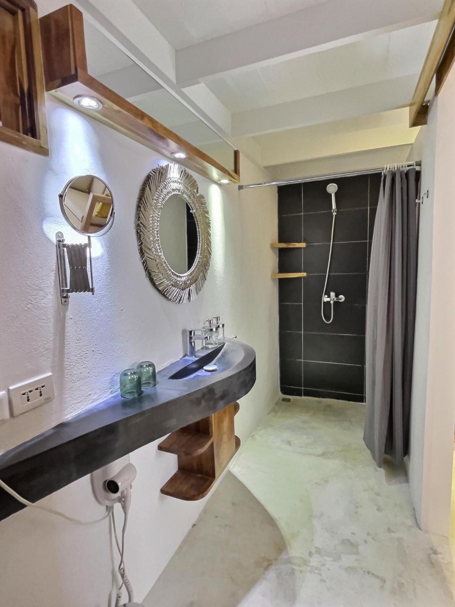 Leeloo Boutique Hotel 3*