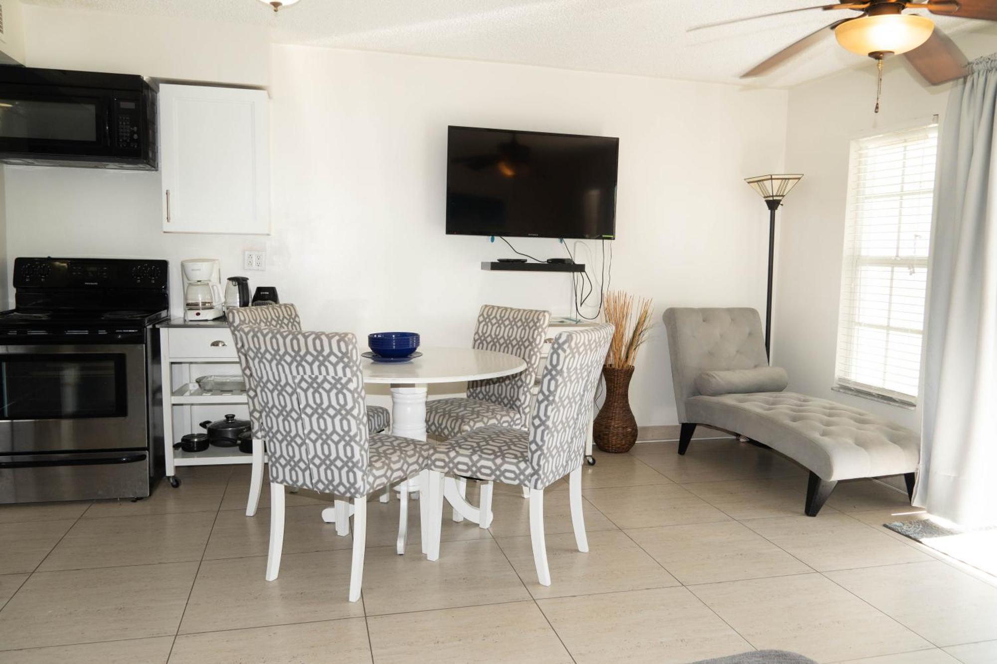 Island Club Turks & Place Grace Bay