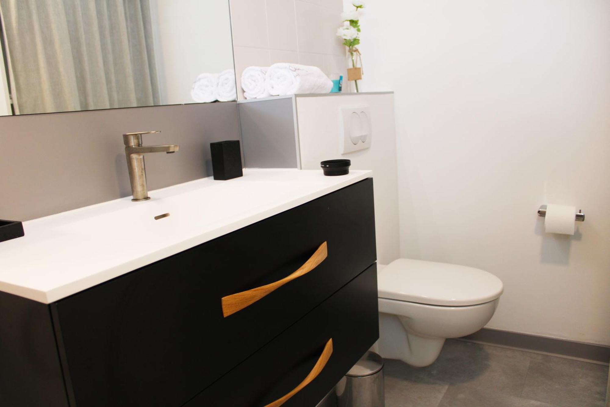 Hibiscus Manganao 1815 - De Standing Vue Apartment
