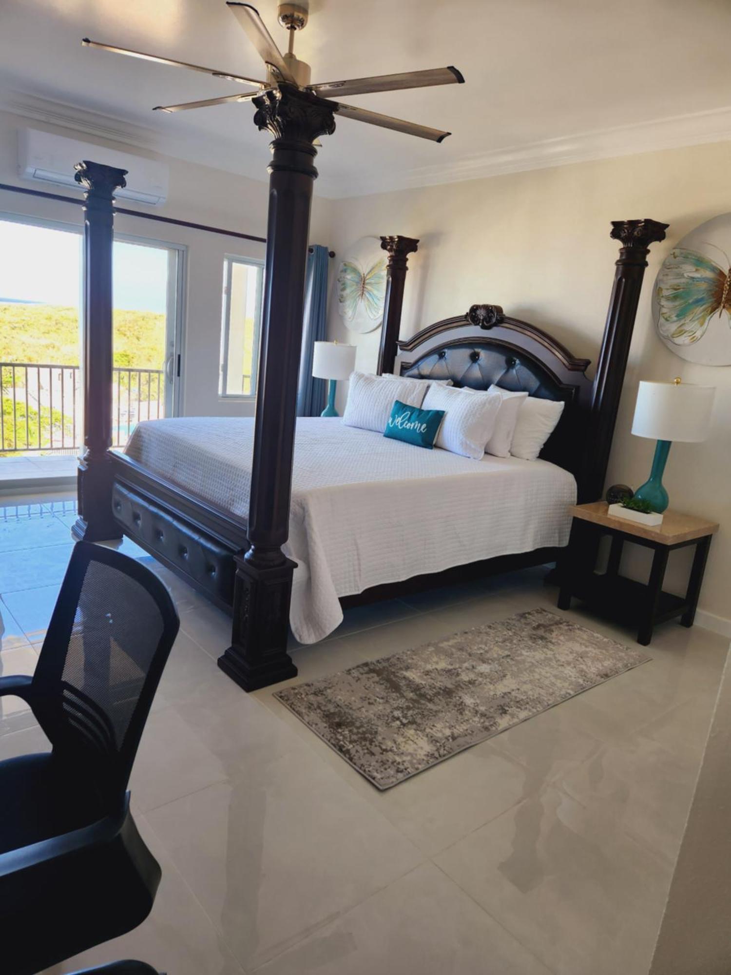 Resort Harbor Breeze