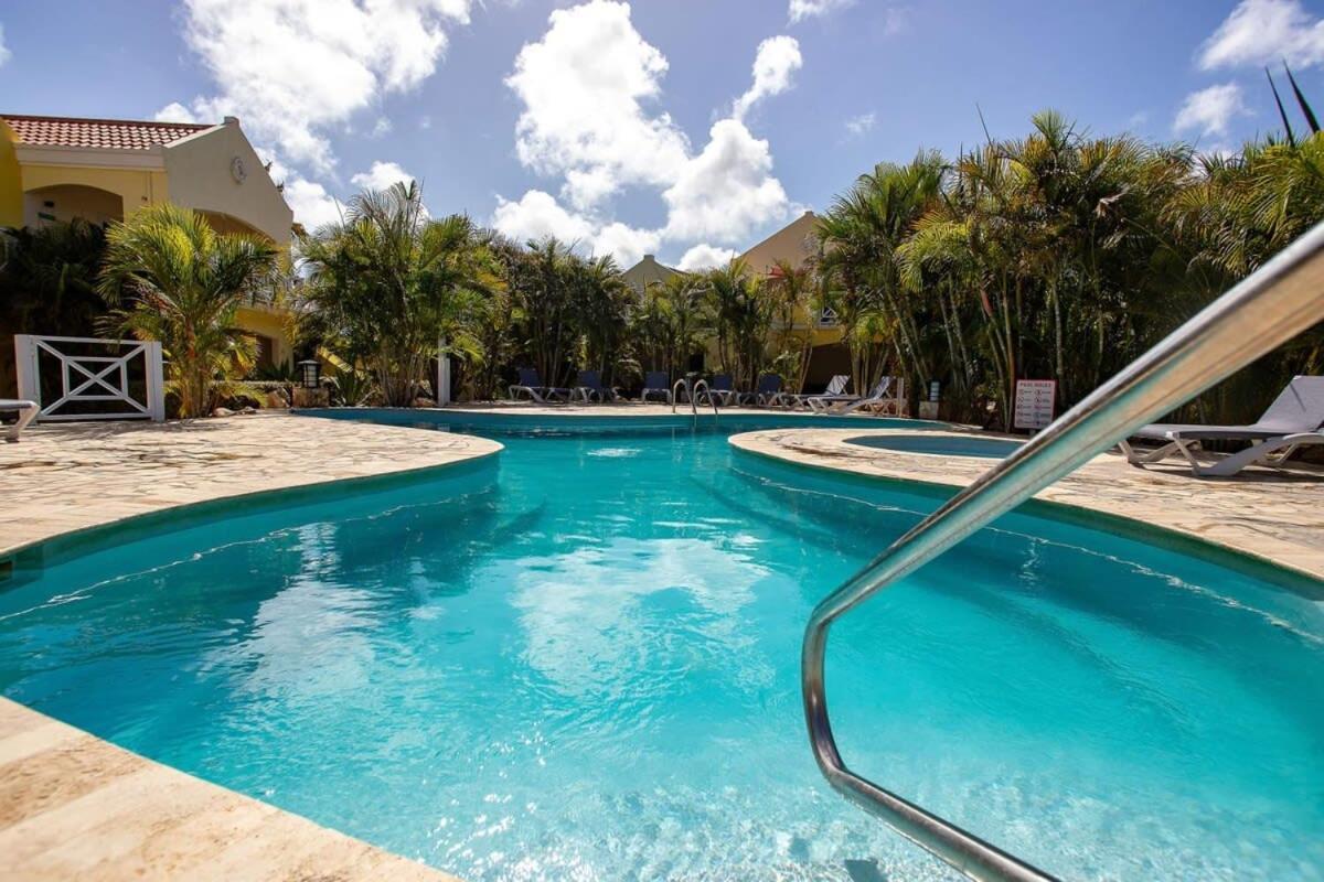 Caracara J4 Relax & Dive Bonaire Village