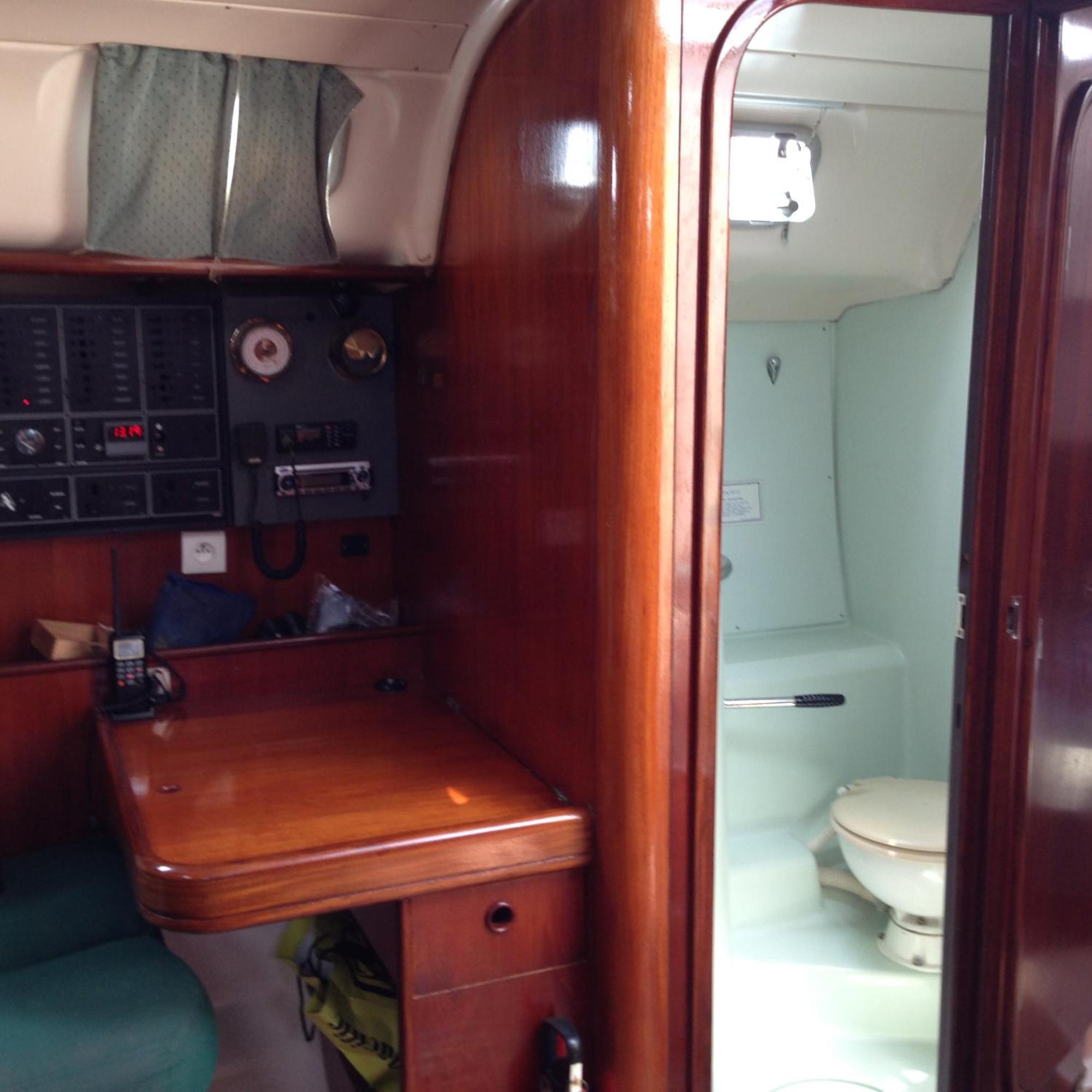 Private Yacht, Day Sail And Houseboat