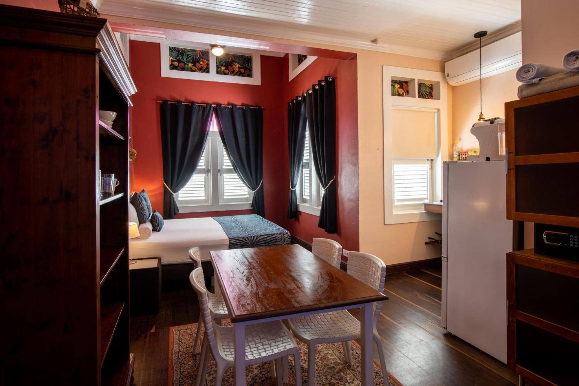 Amalie & Curiel Hotel 4*