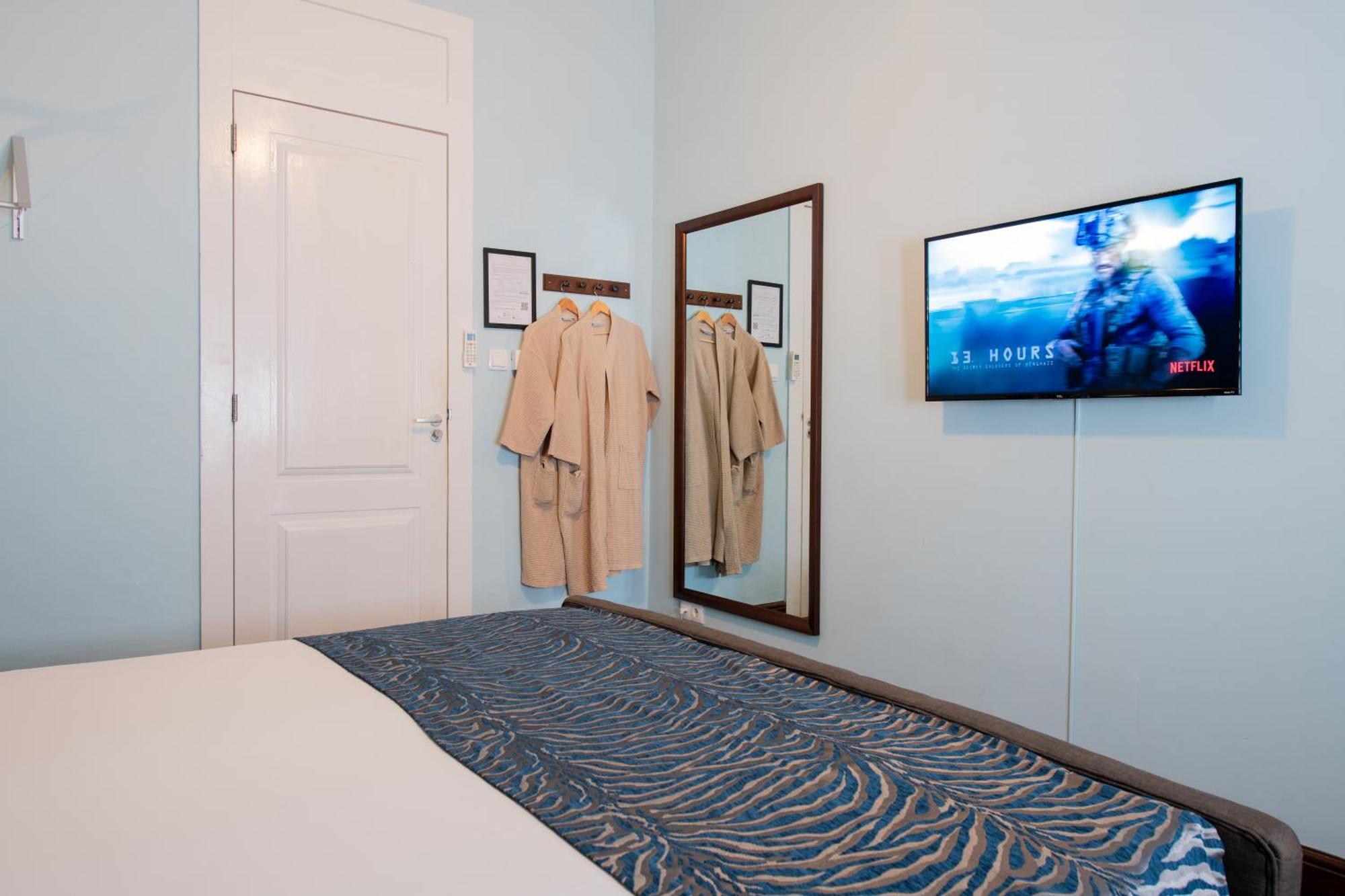Amalie & Curiel Hotel 4*