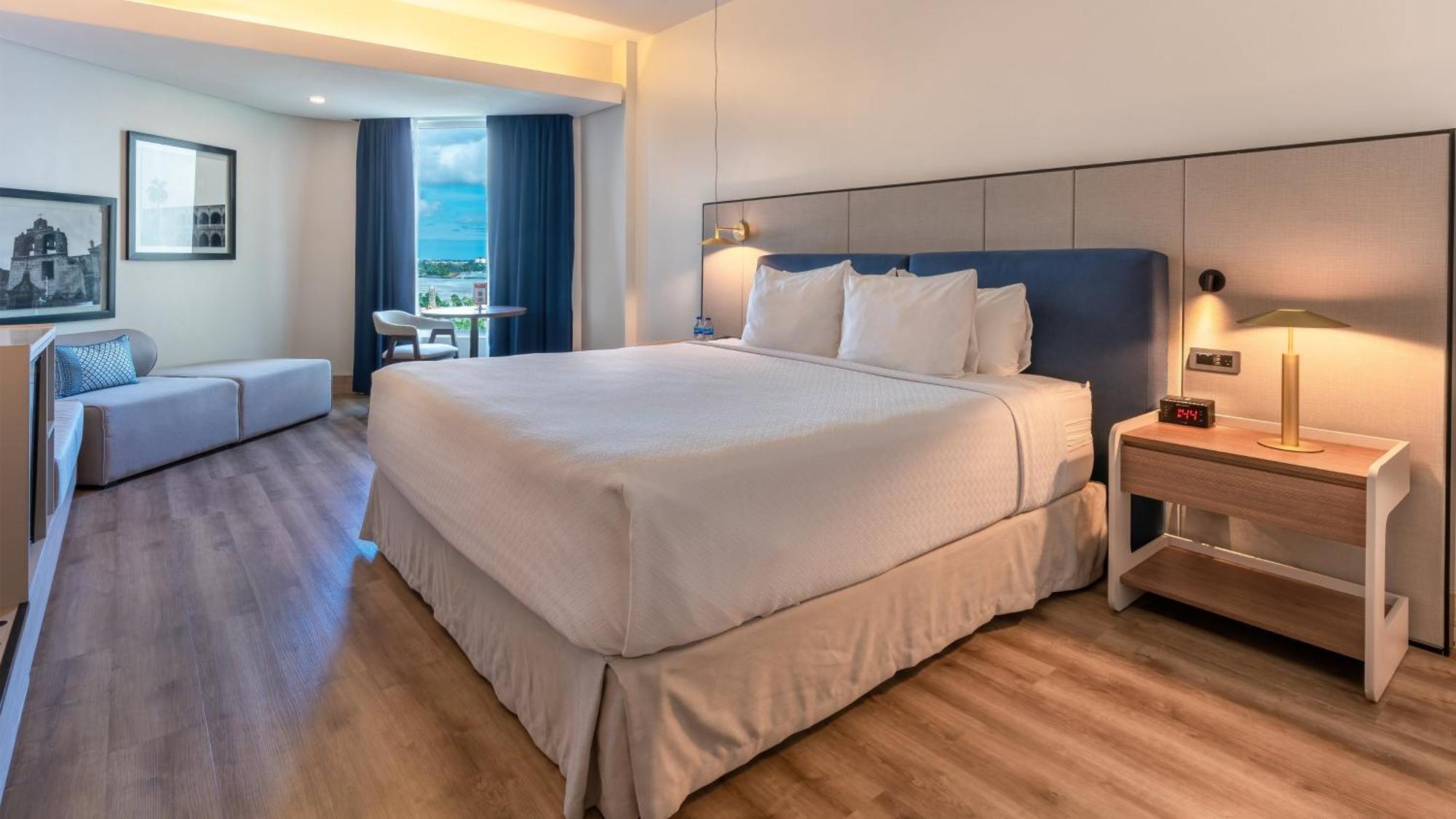 Crowne Plaza By Ihg Hotel