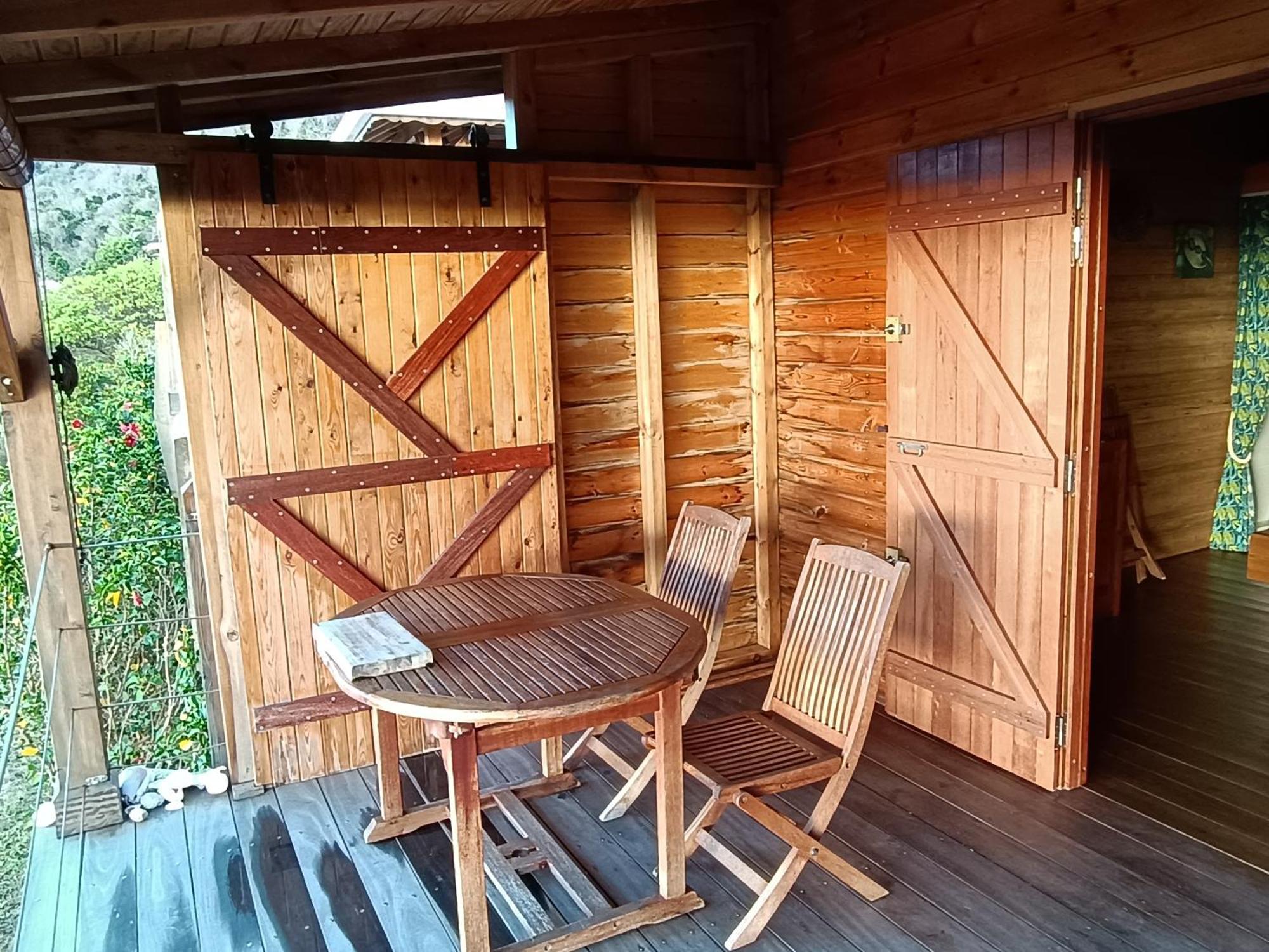 Ti Kaz Anoli En Bois Avec Vue Sur La Baie Holiday home