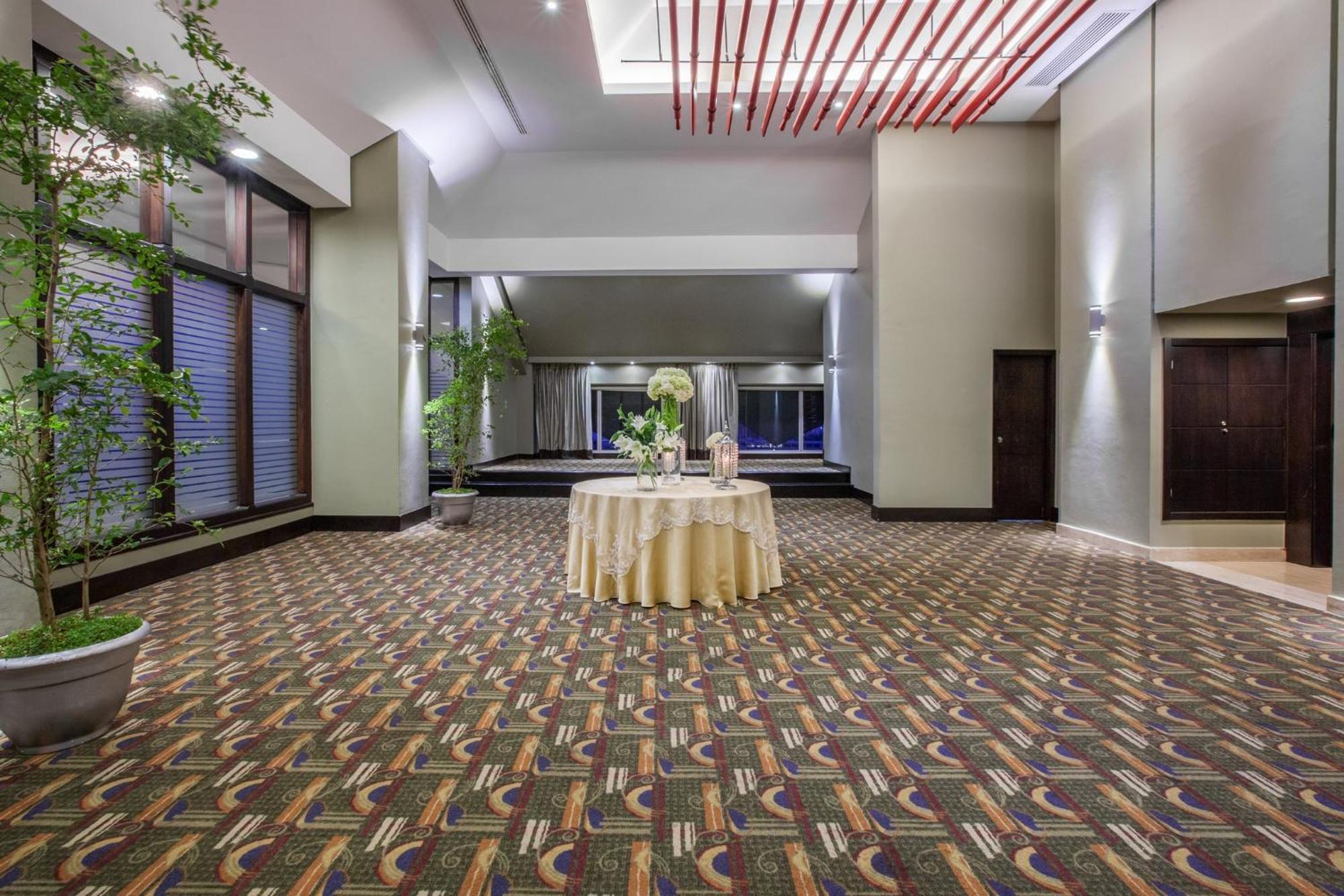 Crowne Plaza By Ihg Hotel