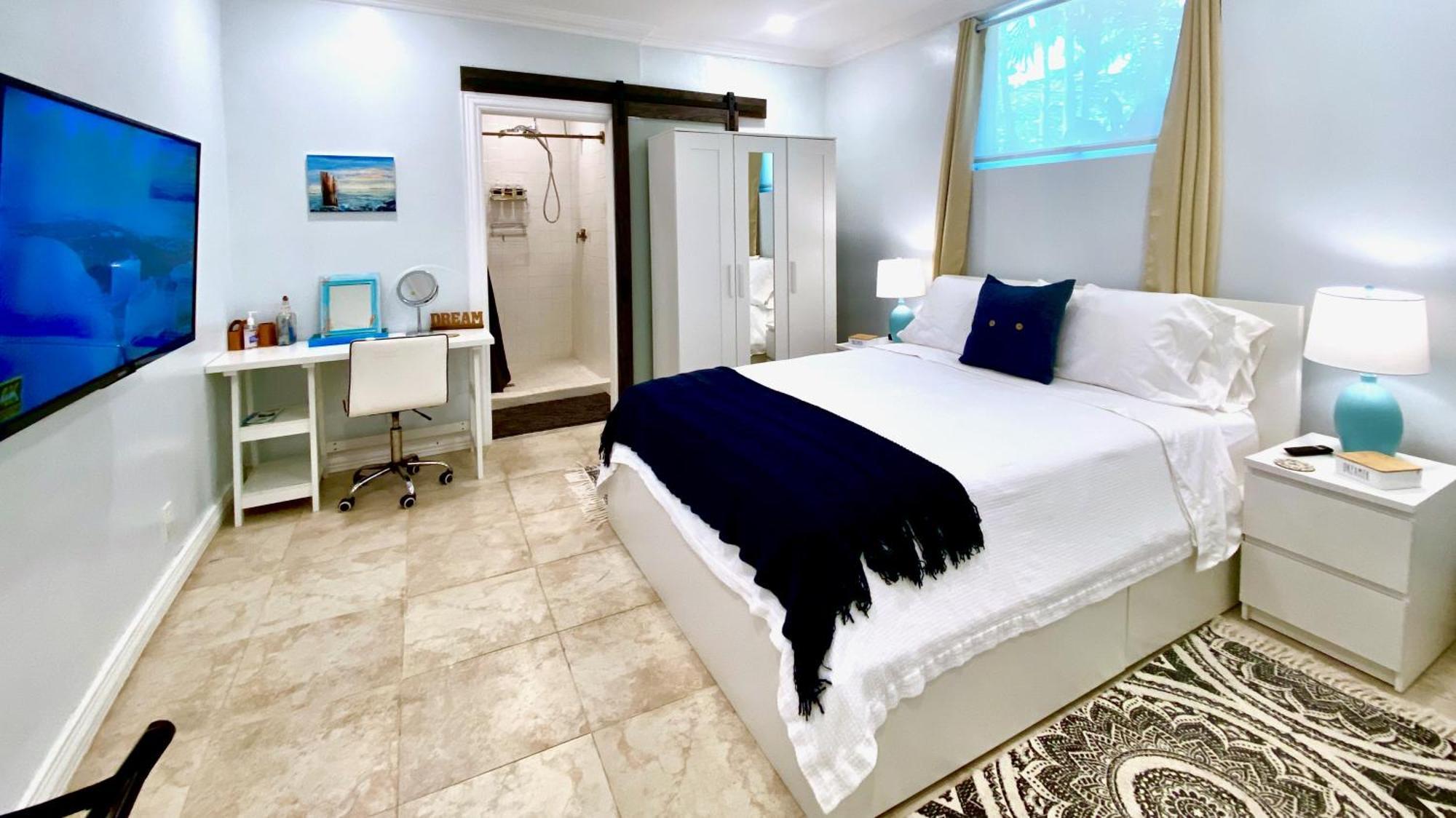 Seaside Family Oasis, King Bed, Private Pool, With Car