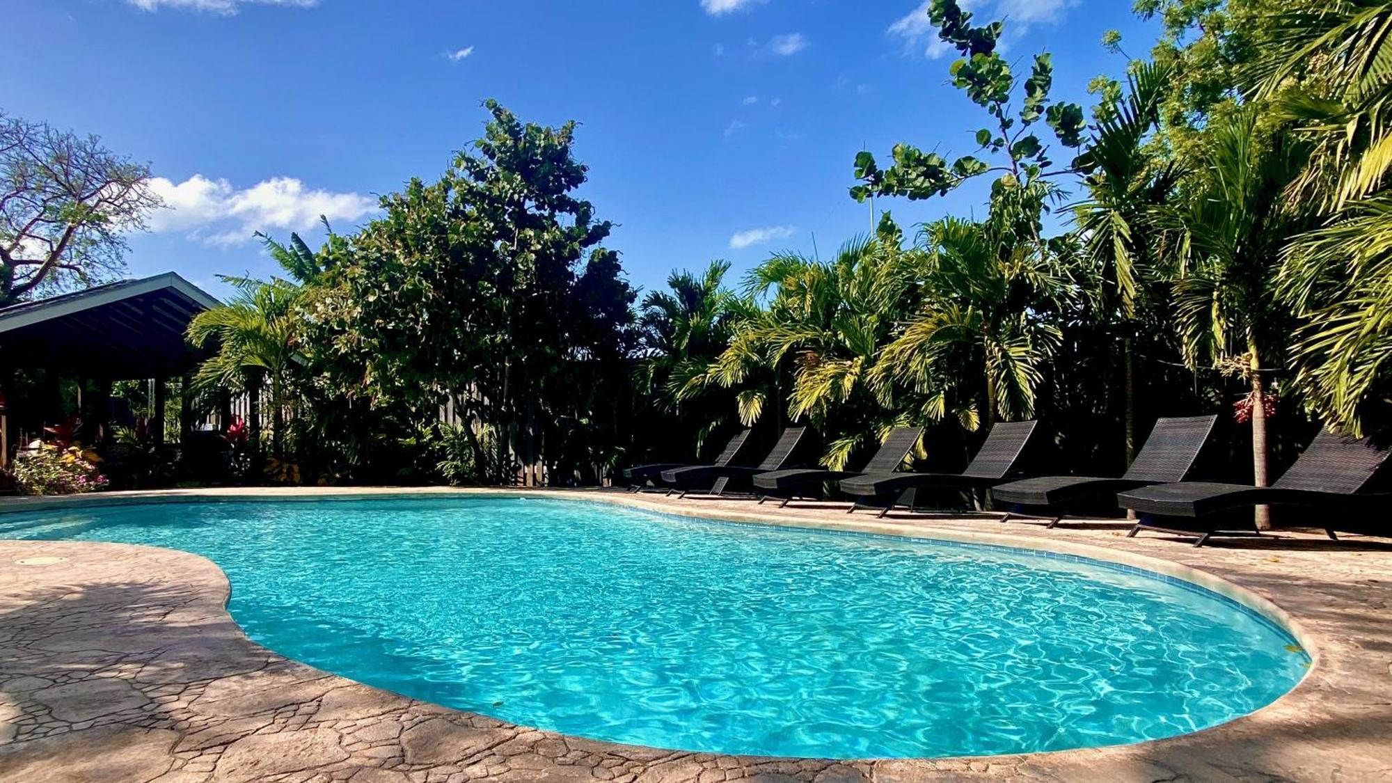 Seaside Family Oasis, King Bed, Private Pool, With Car Apartment Nassau