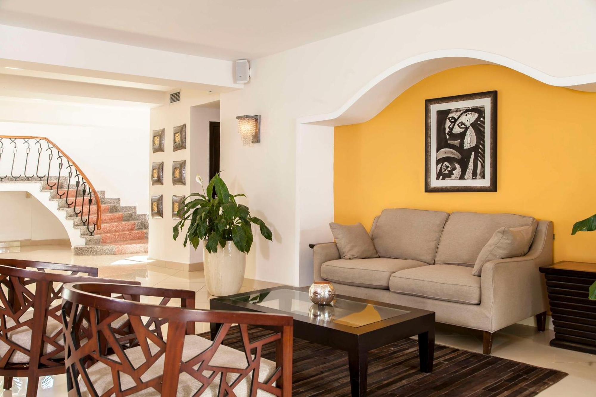 Nh Haiti El Rancho Hotel 4*