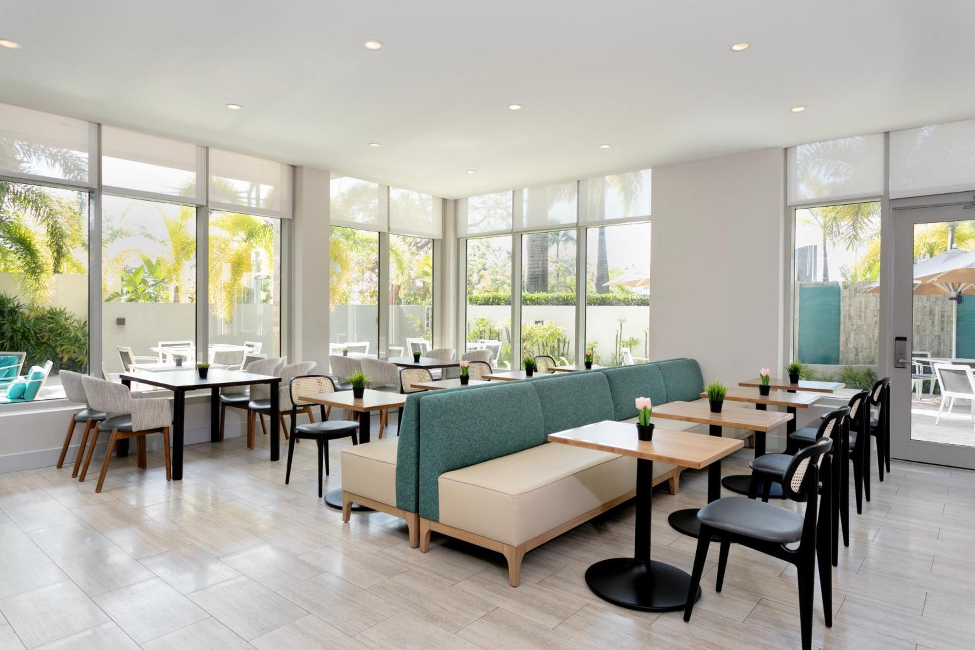 Hyatt Place Hotel 3*