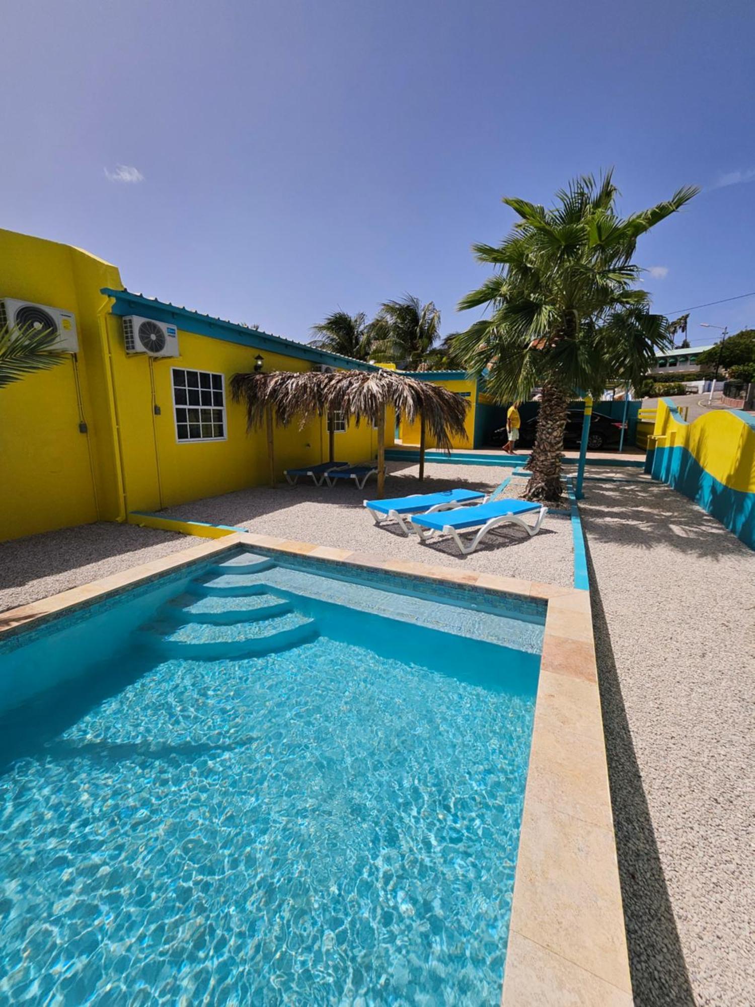 Raven's Casa Del Sol Pousada Willemstad