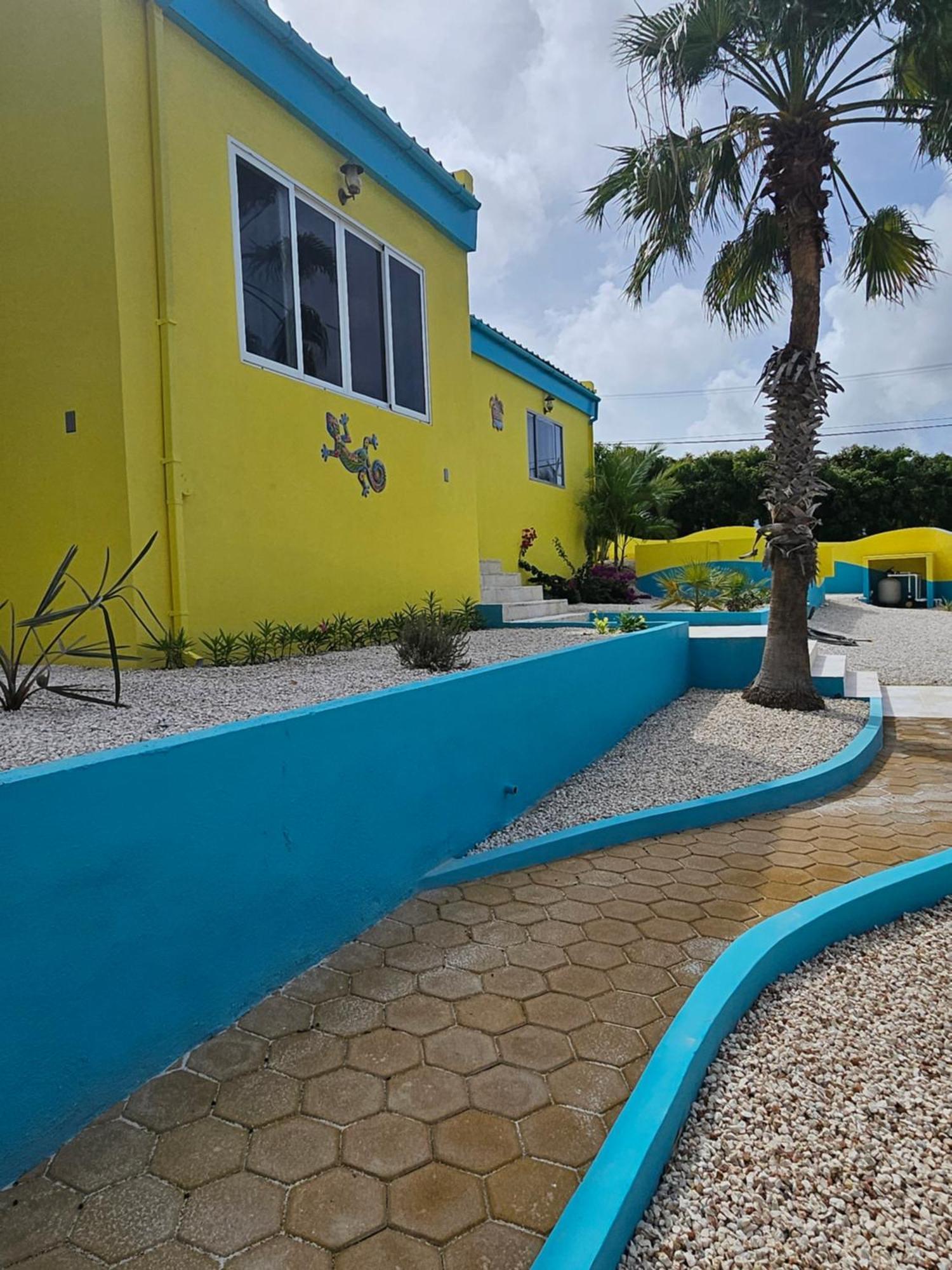 Raven's Casa Del Sol Pousada Willemstad