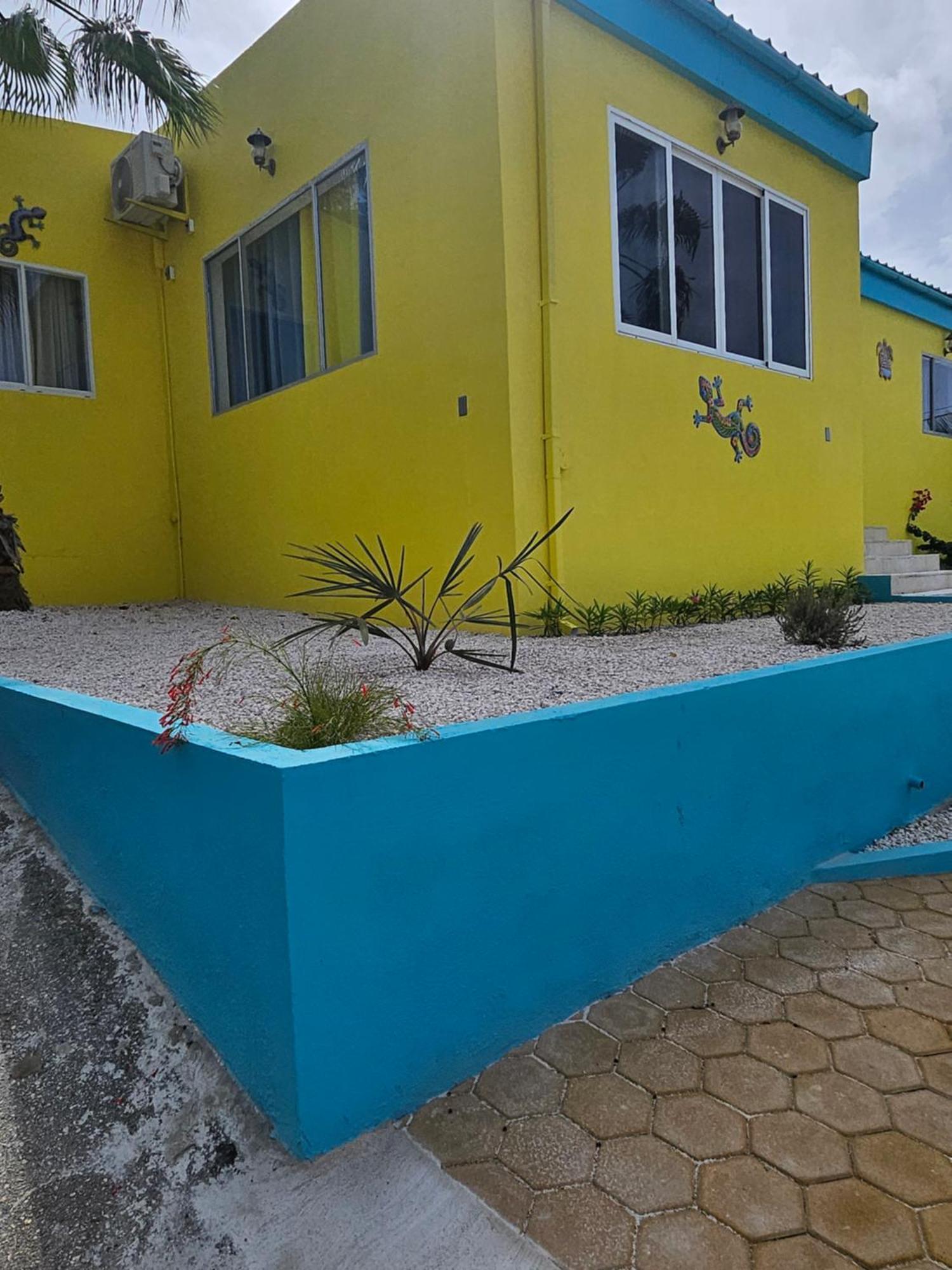Raven's Casa Del Sol Pousada Willemstad
