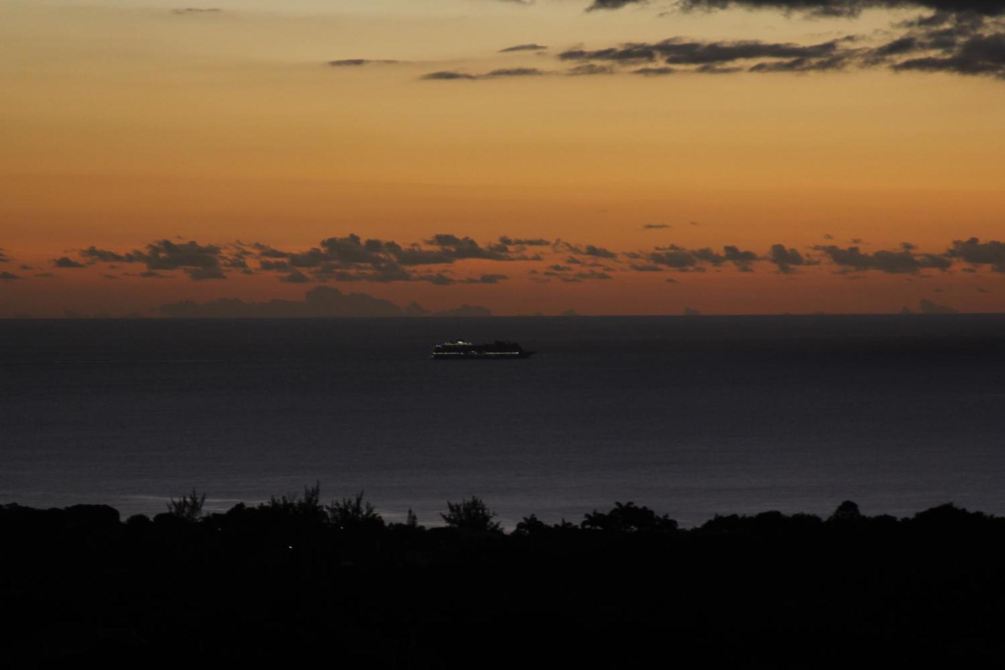 Breezy Vista On The Terrace - West Coast, Saint James, Barbados * Saint James