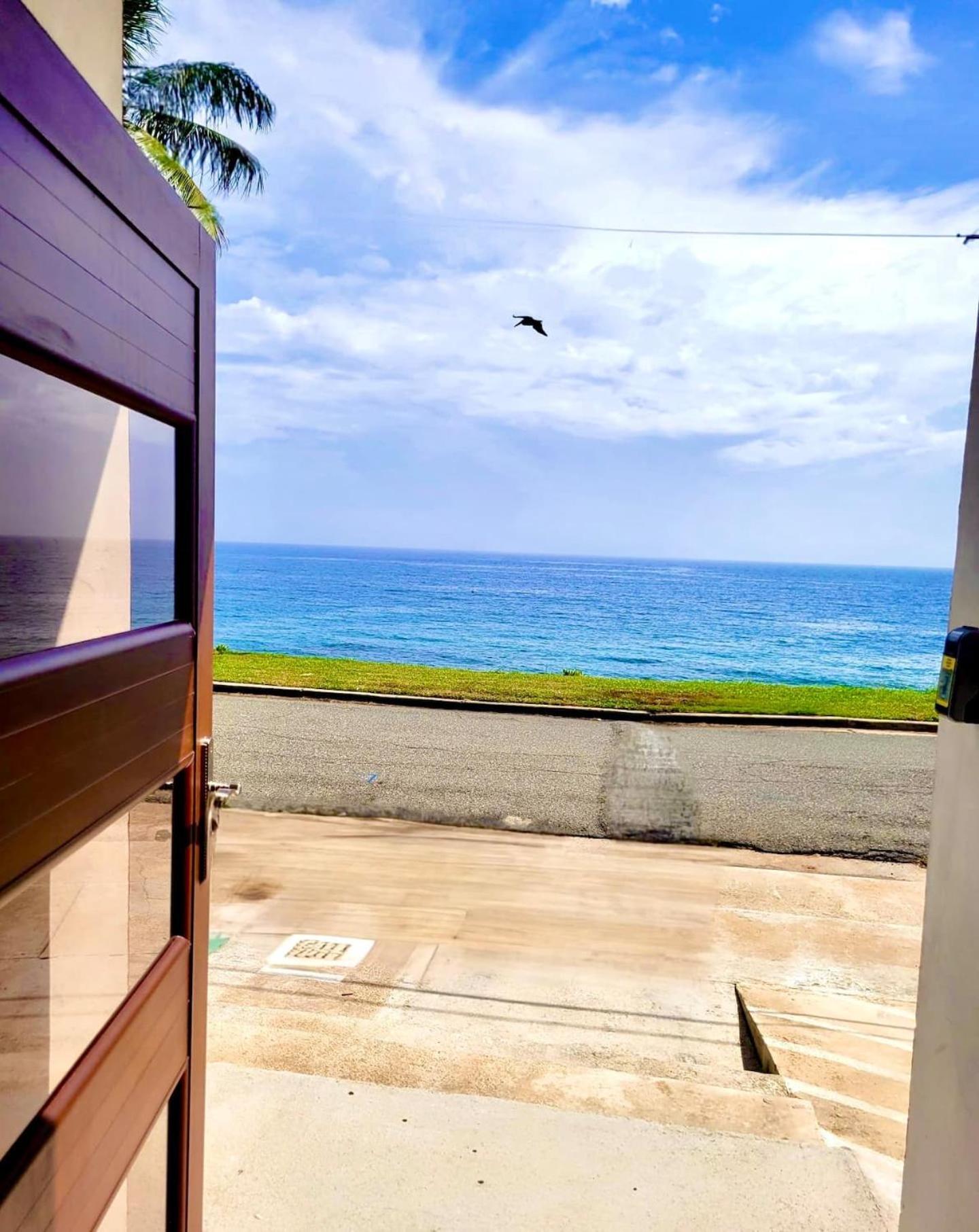 Ocean Front Apartment *