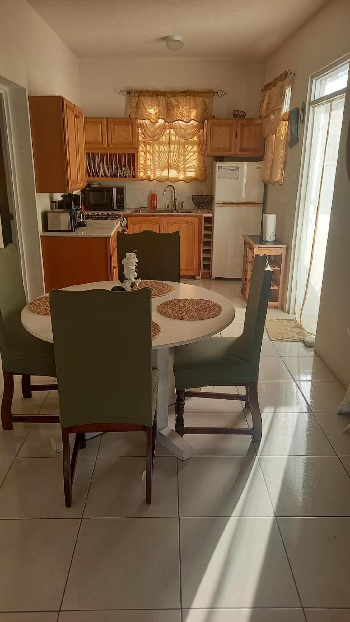One Bedroom 1 Minute Walk To West Coast Beach!