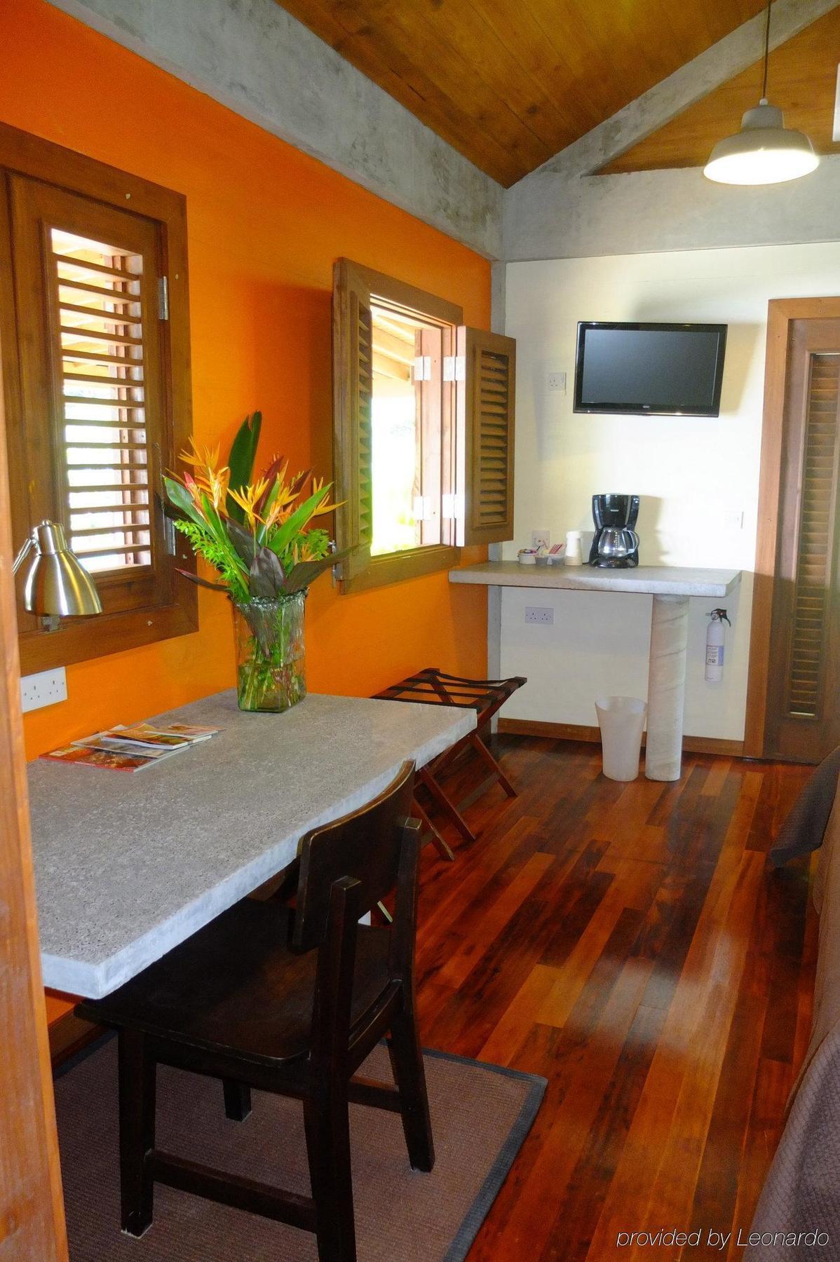 Pagua Bay House - Oceanfront Cabana's