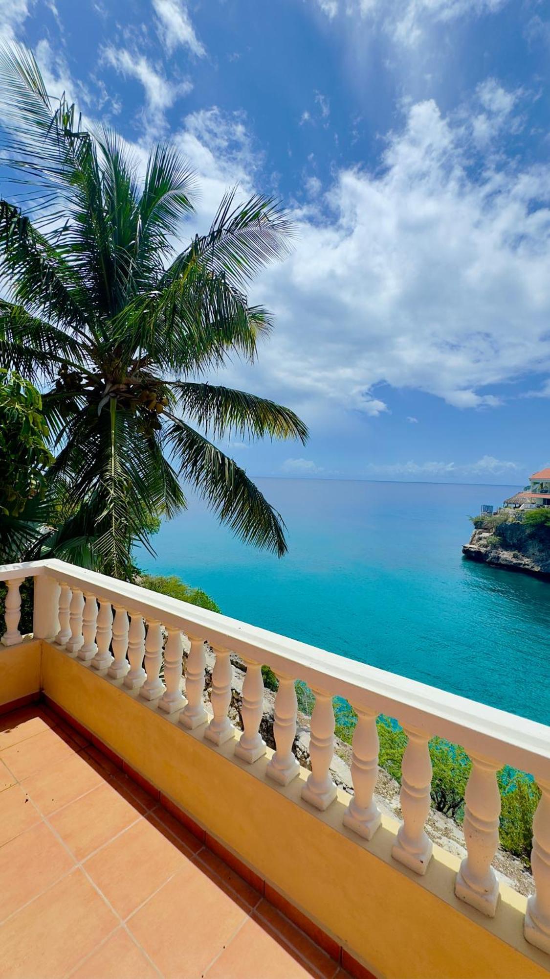 8 & 9- Blou - Curacao *