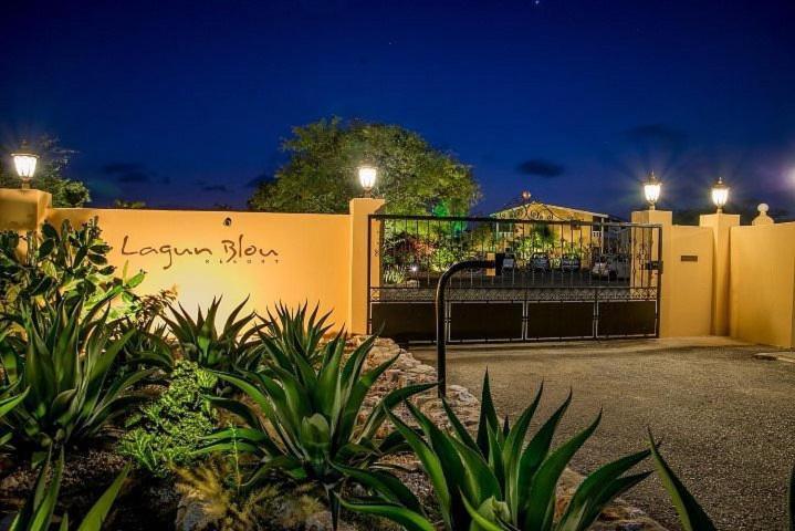 8 & 9- Blou - Curacao Apartment *