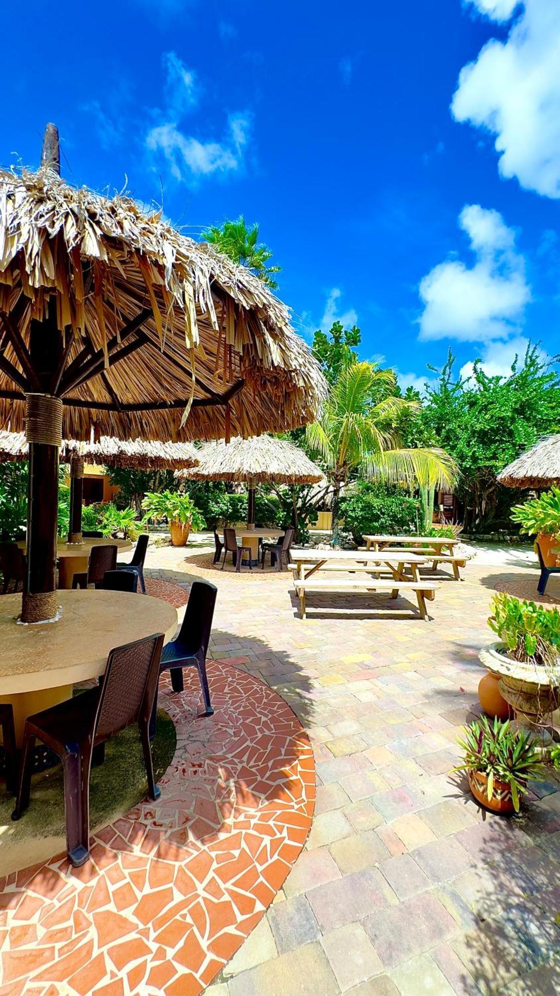 Apartment 8 & 9- Blou - Curacao *