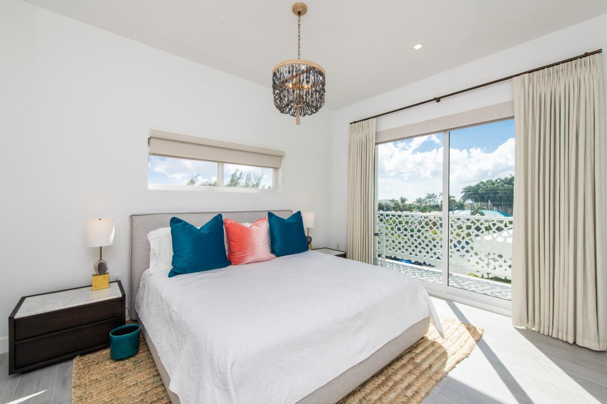 Aparthotel The Grove West Bay