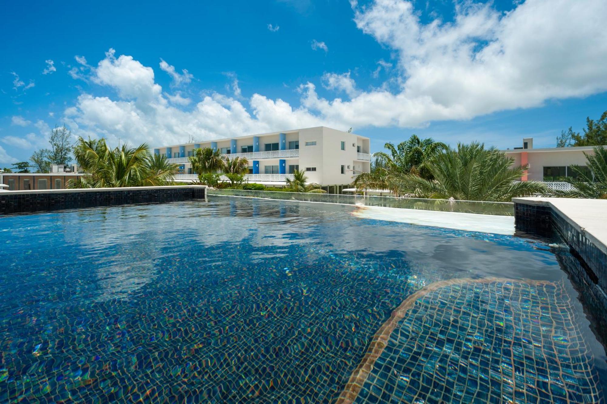 Aparthotel The Grove West Bay