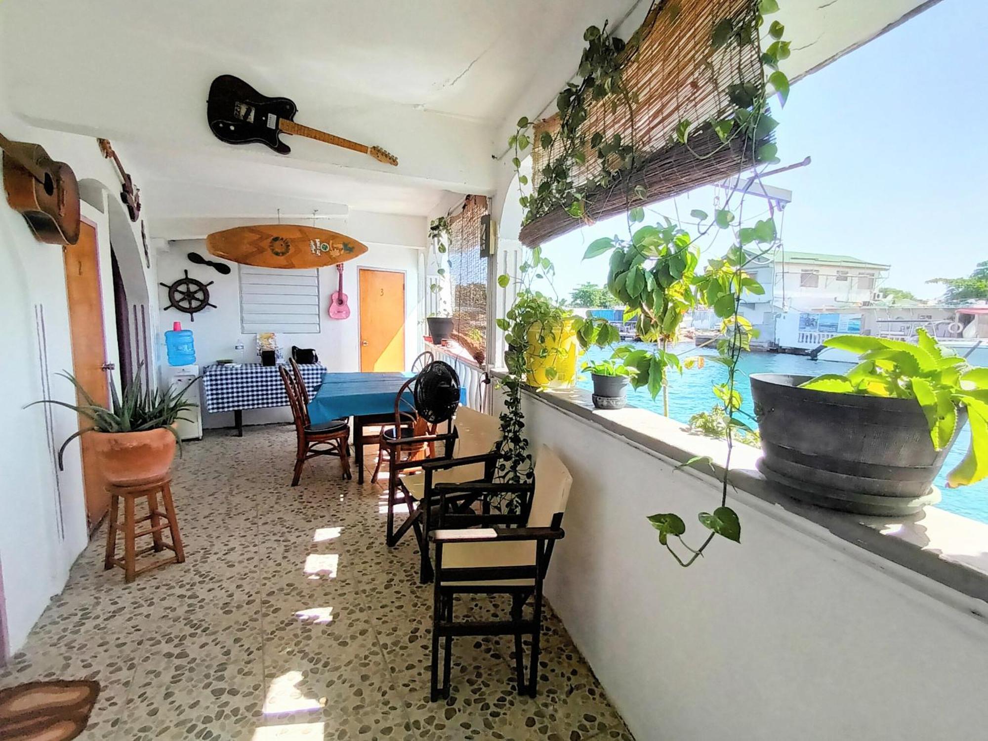 Shrimpy's Waterfront And Crew Quarters Capsule hotel *