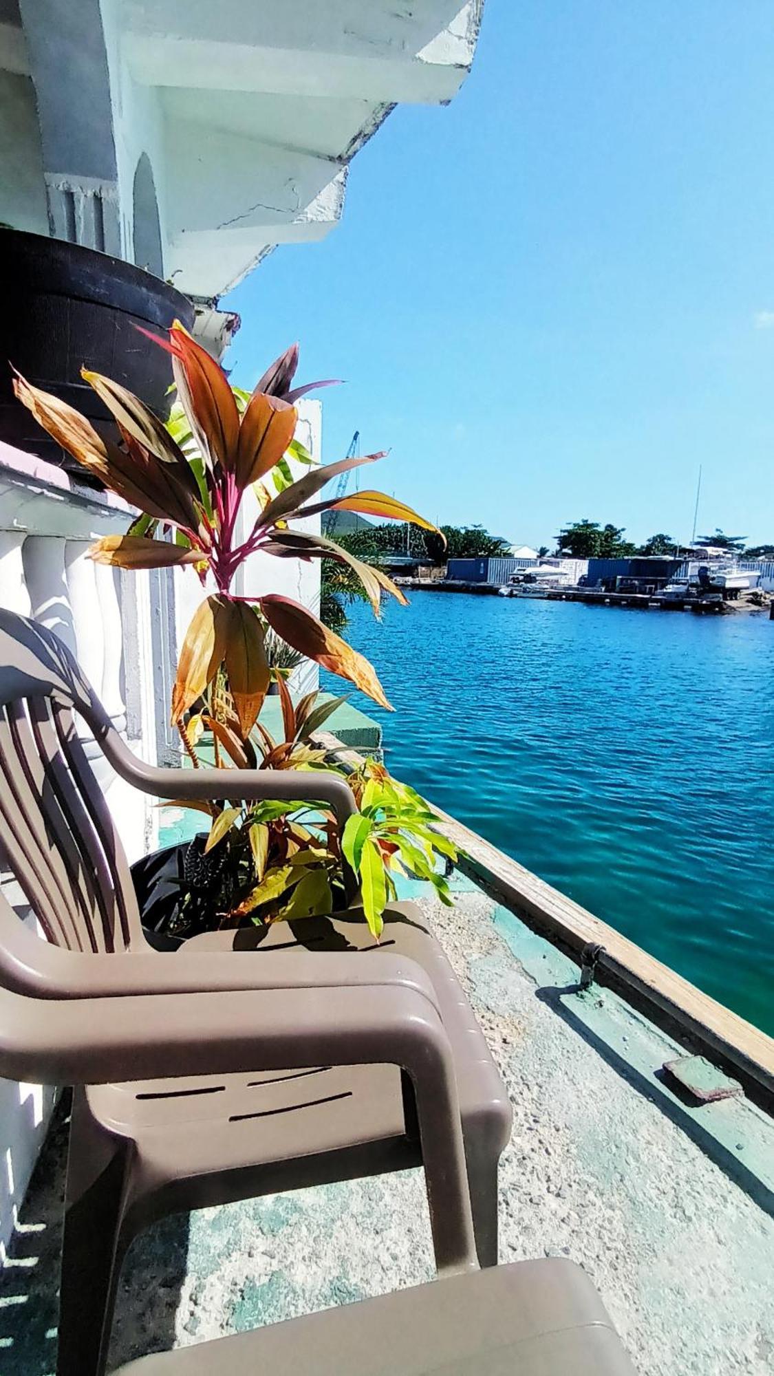 Shrimpy's Waterfront And Crew Quarters