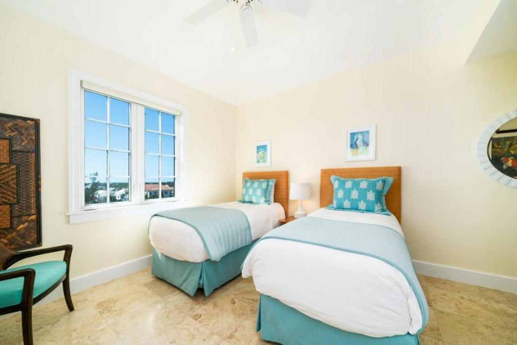 The Regent Grand 4* Grace Bay