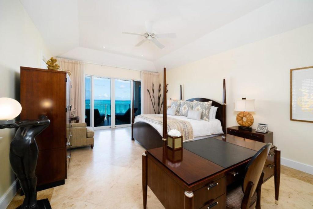 Hotel The Regent Grand Grace Bay