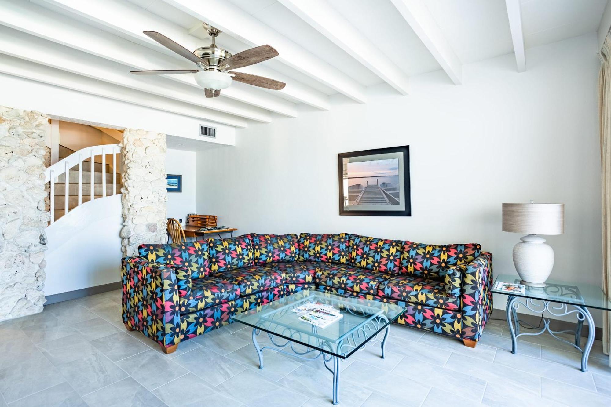 Living At Pappagallo Bldp